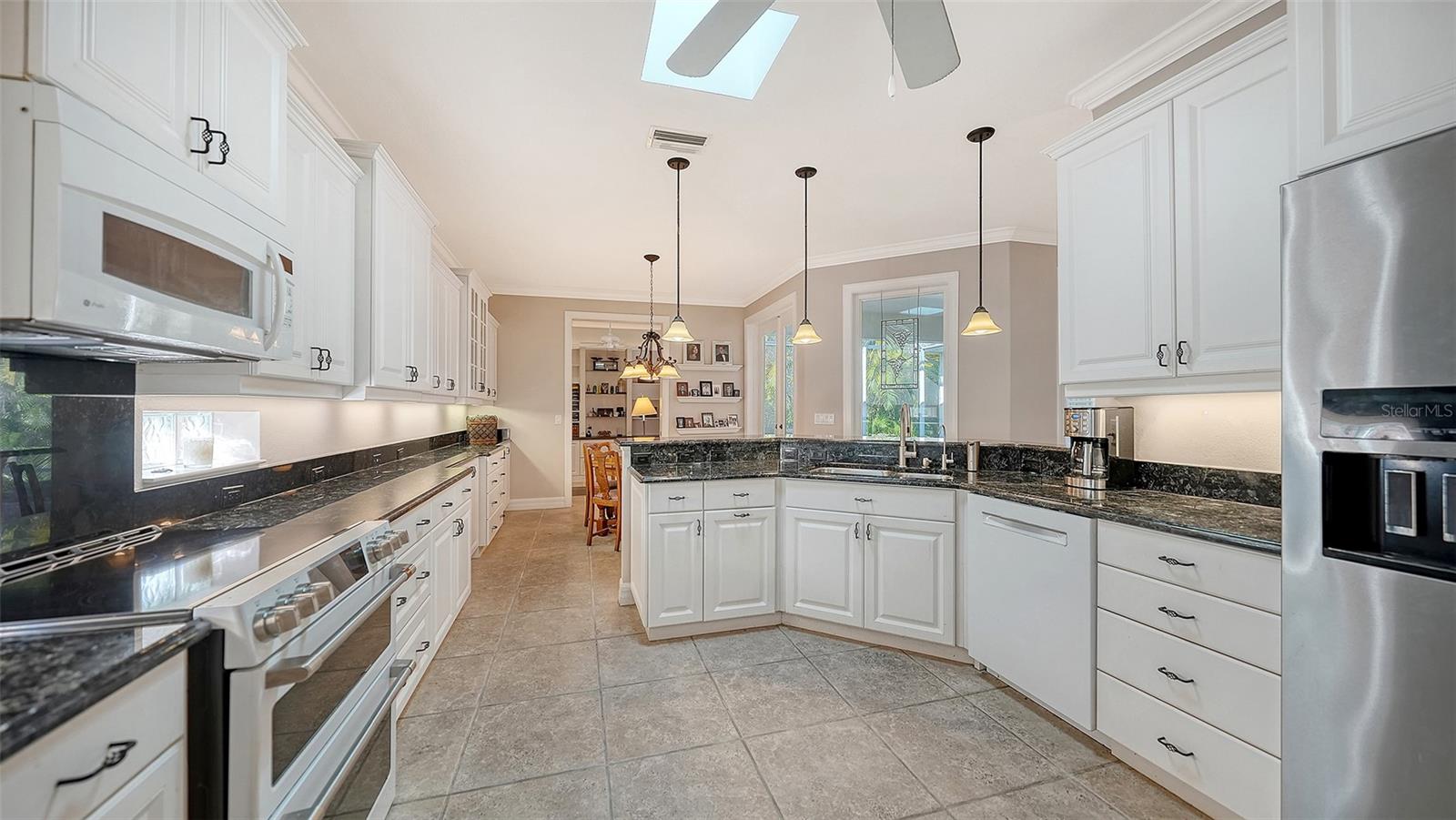 Image 21 of 51 For 2529 Marblehead Drive