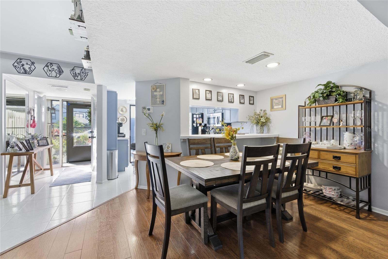 Image 7 of 37 For 405 Woods Landing Trail