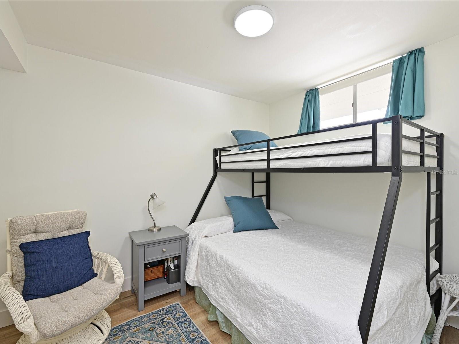 Image 21 of 34 For 100 Sands Point Road 225