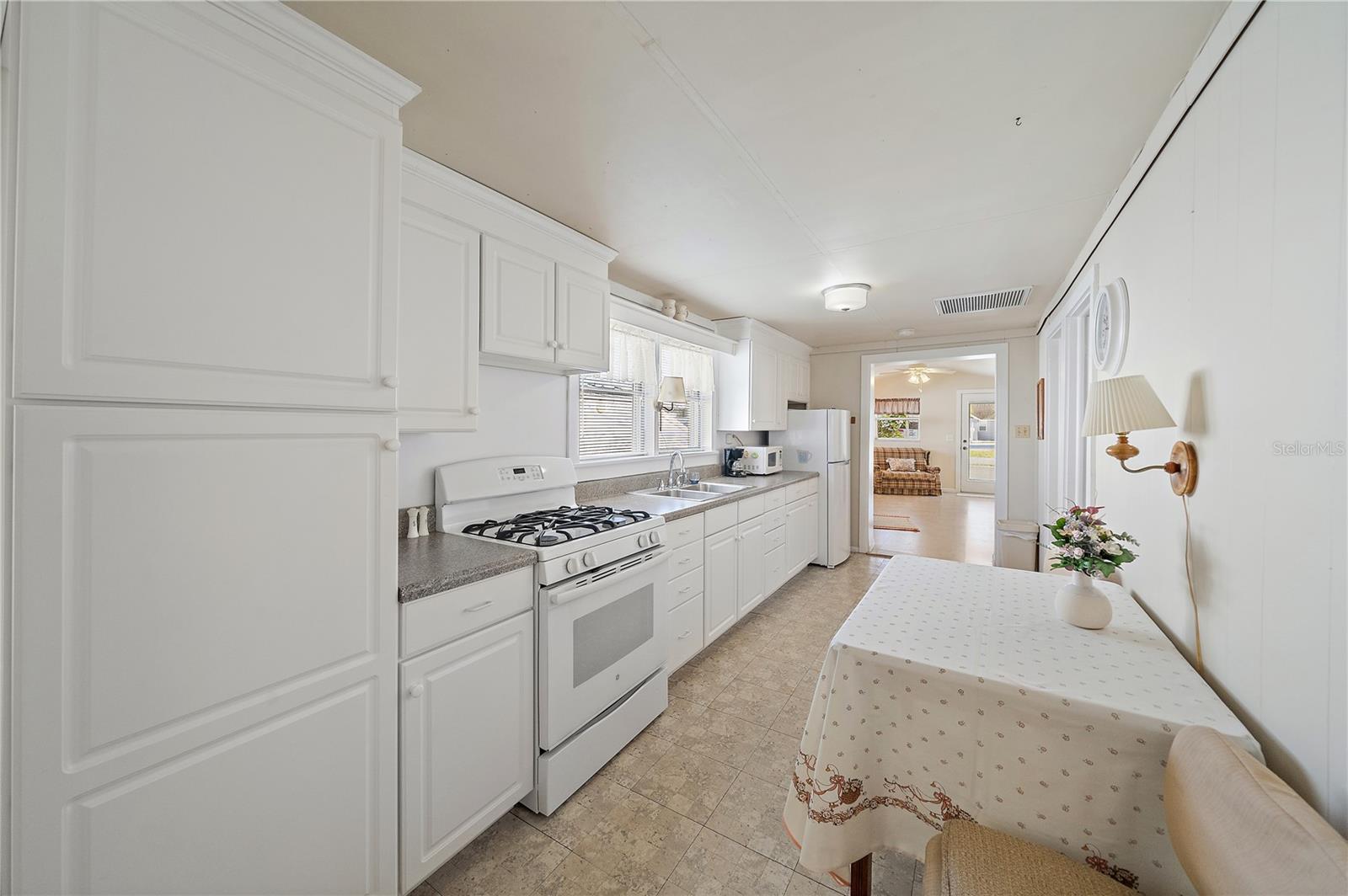 Image 6 of 25 For 1369 Kruppa Avenue