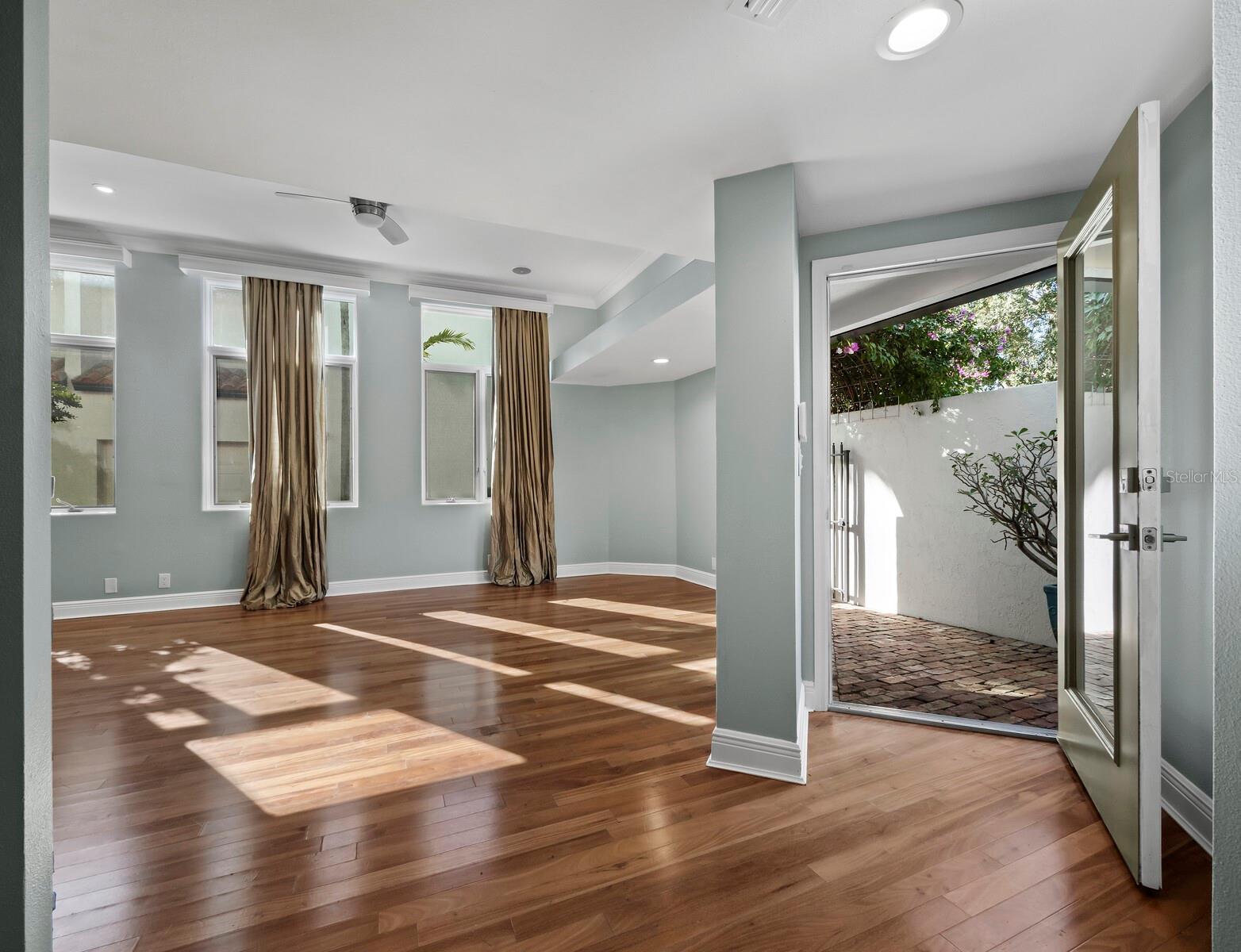 Image 10 of 63 For 200 Cocoanut Avenue 7