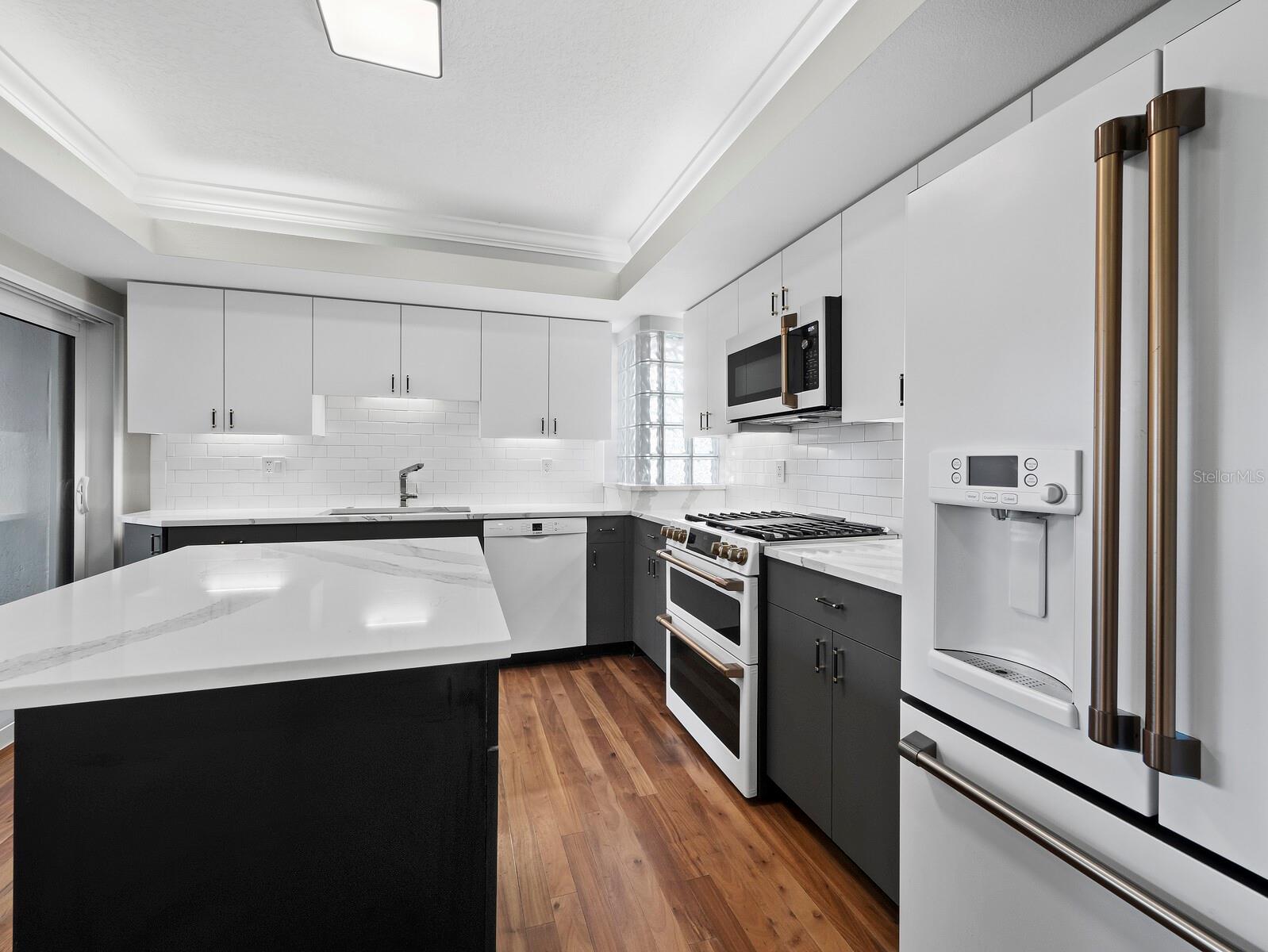 Image 23 of 63 For 200 Cocoanut Avenue 7