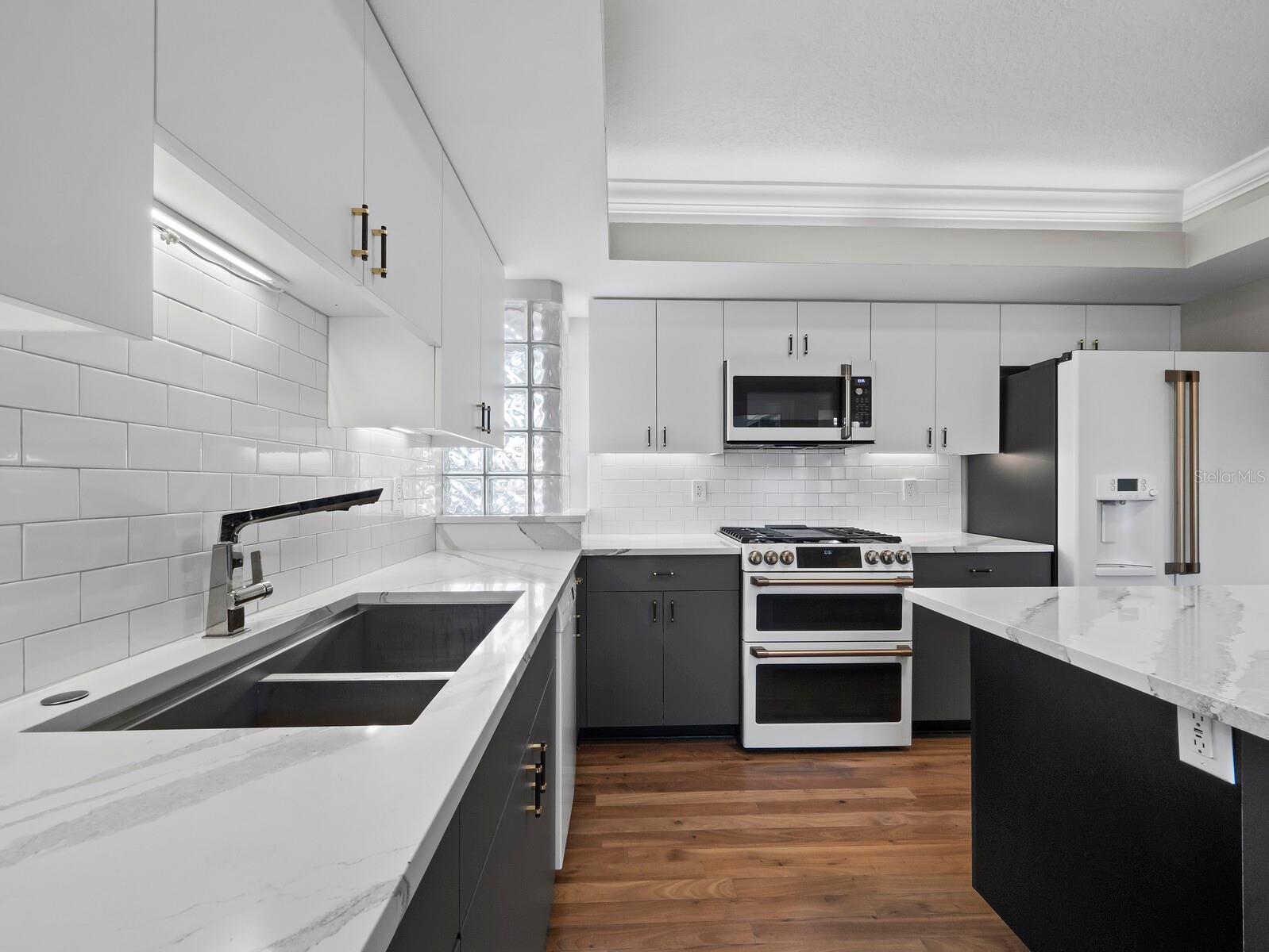 Image 24 of 63 For 200 Cocoanut Avenue 7