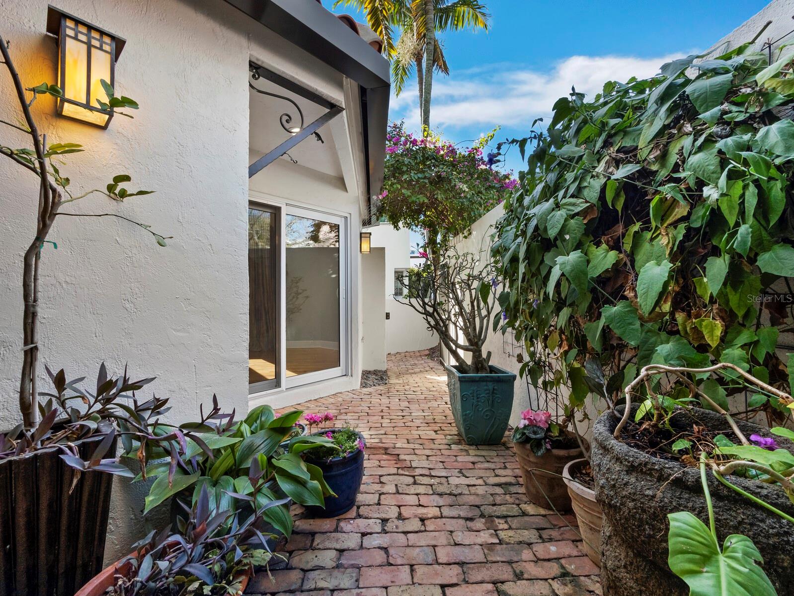 Image 28 of 63 For 200 Cocoanut Avenue 7