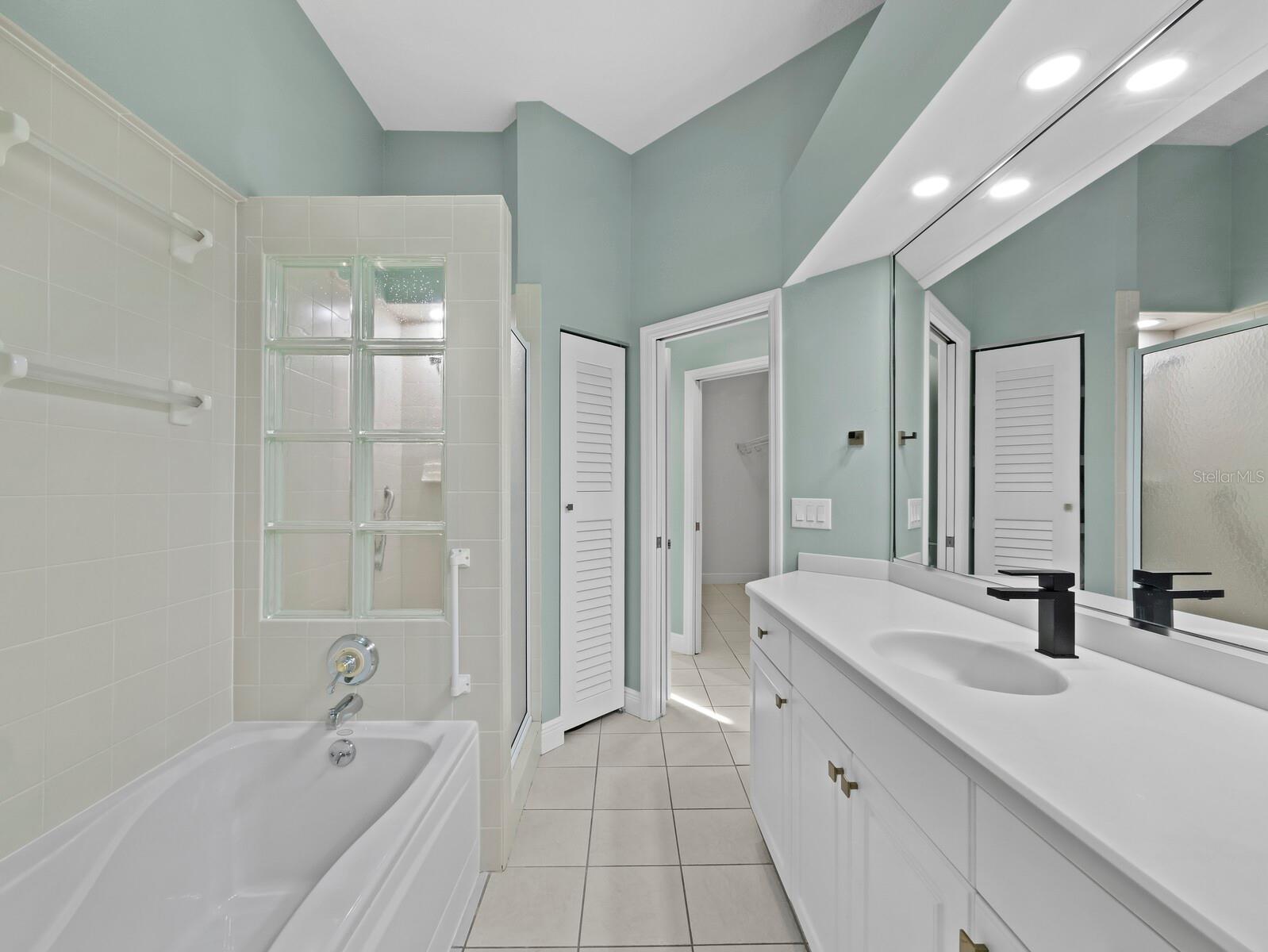 Image 38 of 63 For 200 Cocoanut Avenue 7