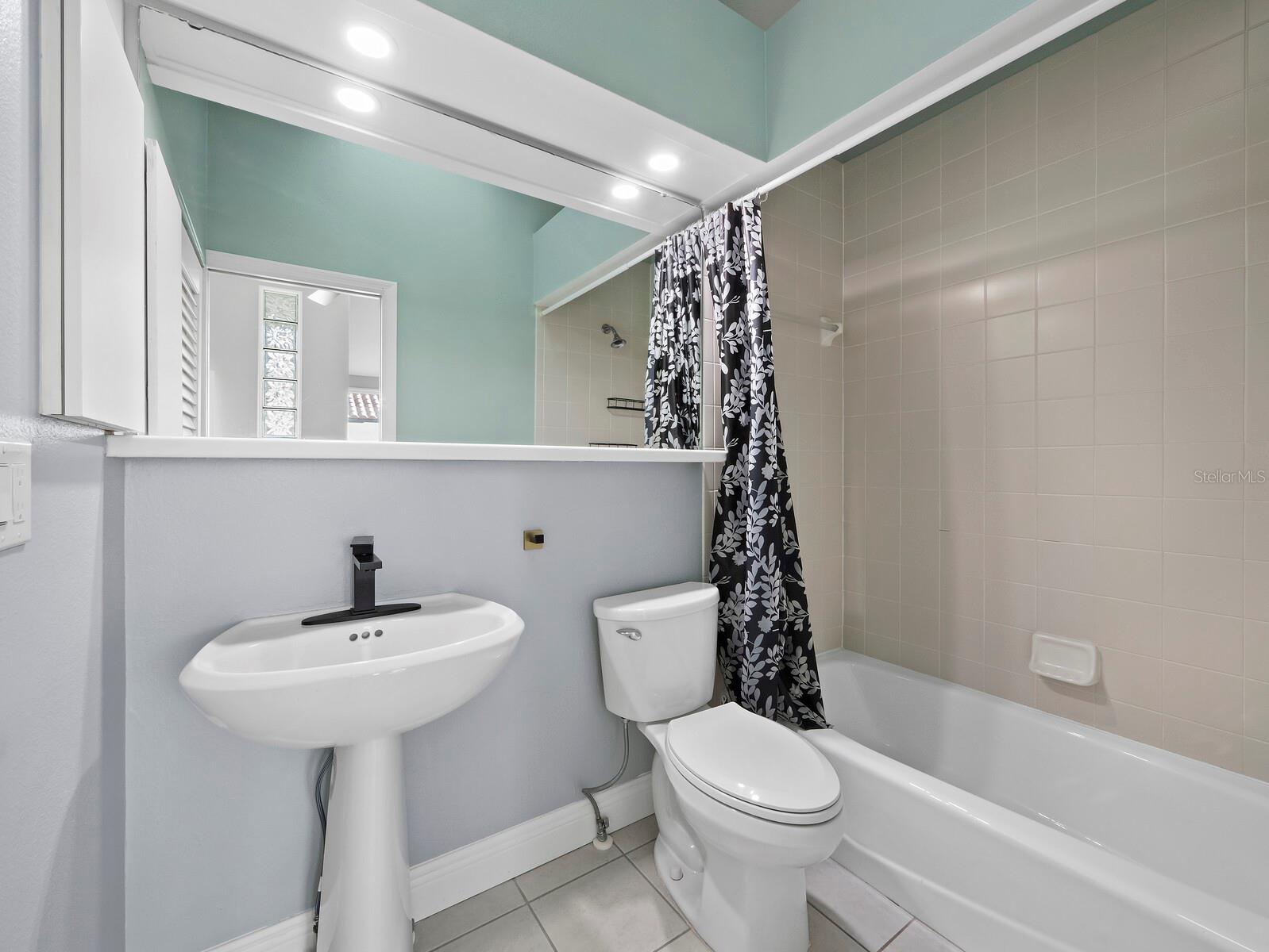 Image 45 of 63 For 200 Cocoanut Avenue 7