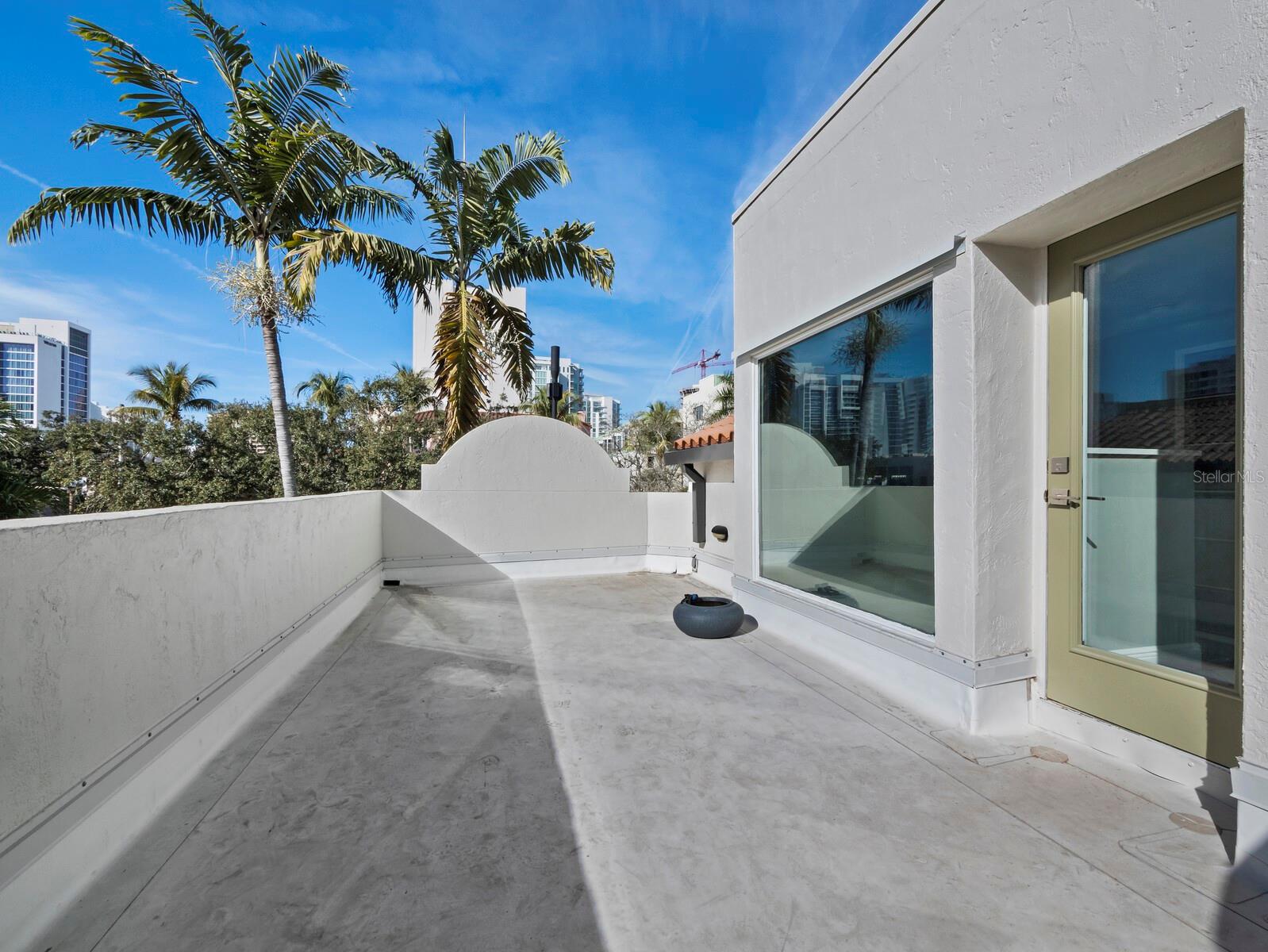 Image 49 of 63 For 200 Cocoanut Avenue 7