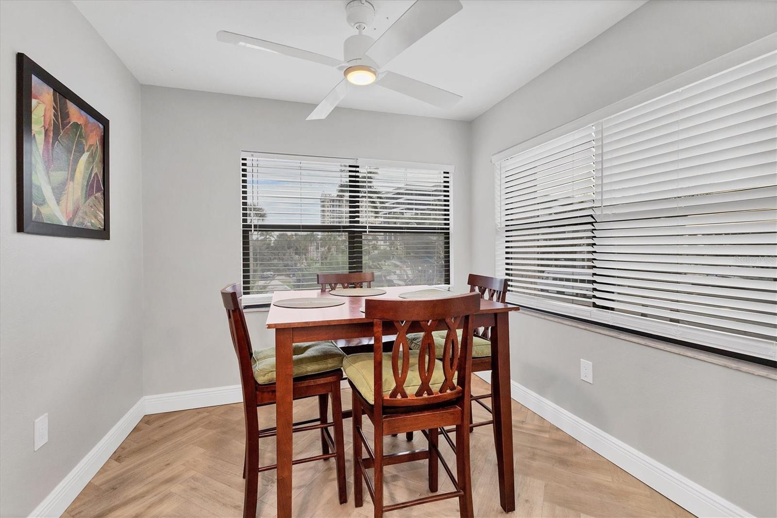 Image 11 of 64 For 1001 Benjamin Franklin Drive 201