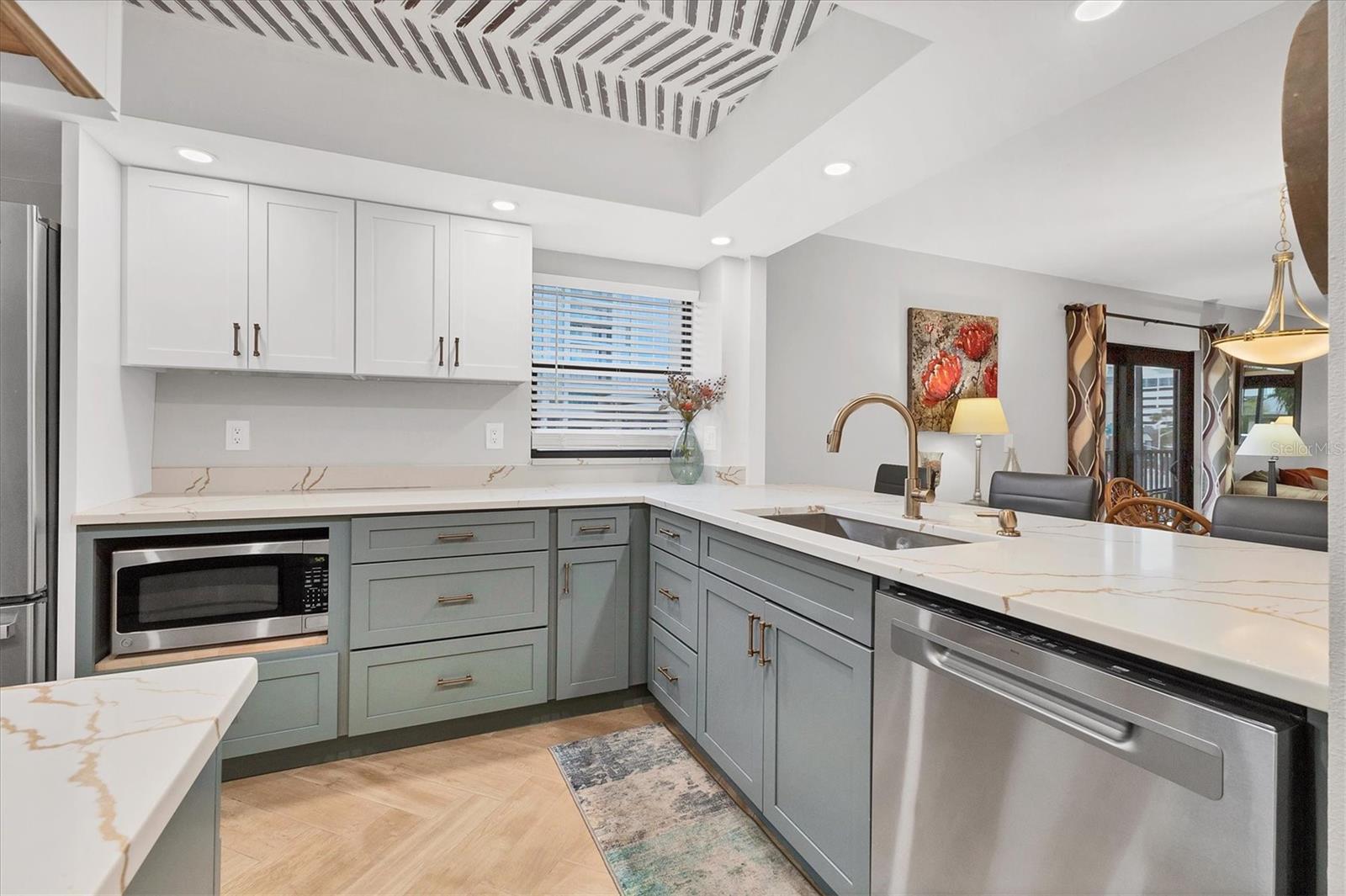 Image 13 of 64 For 1001 Benjamin Franklin Drive 201