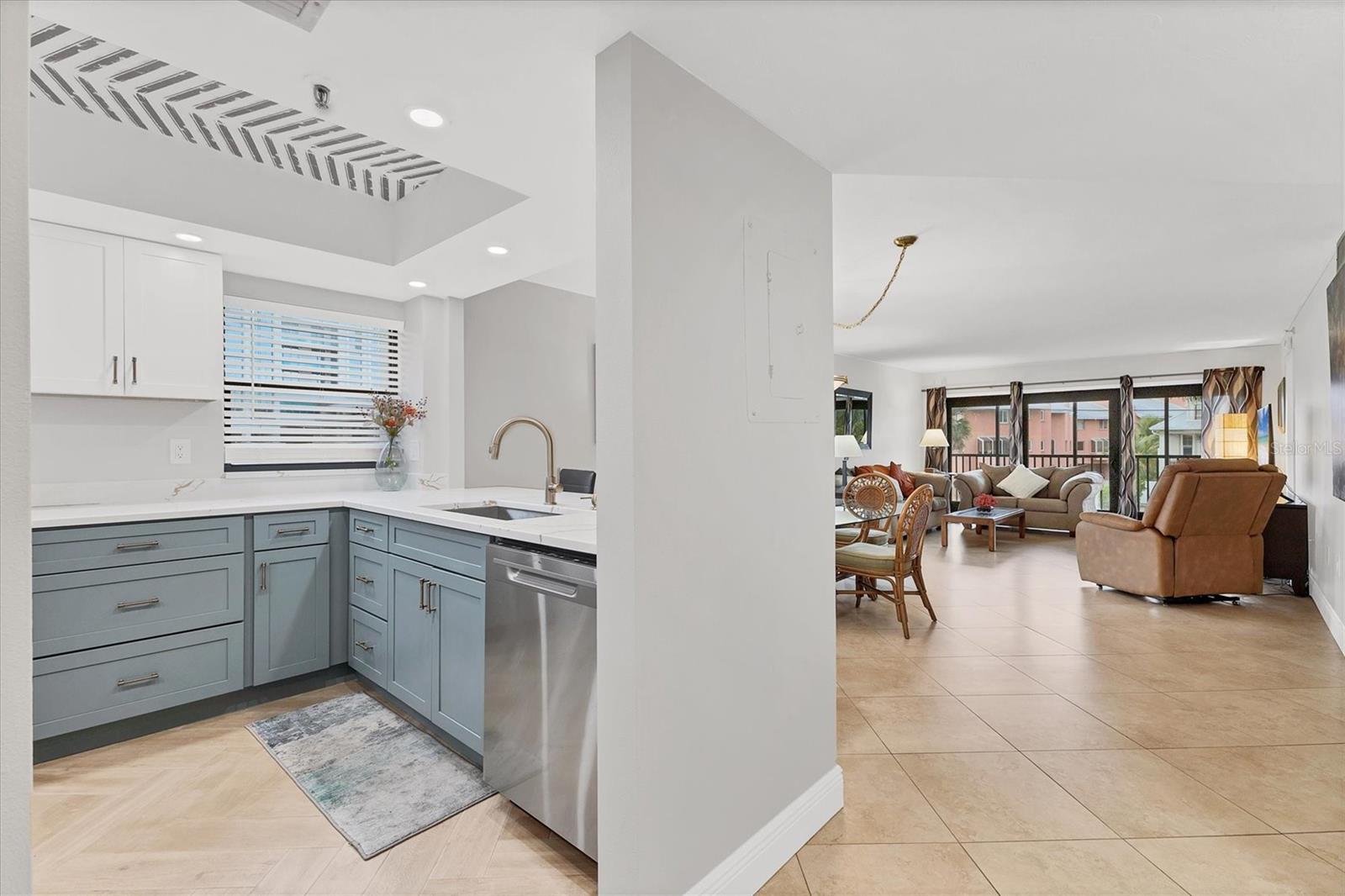 Image 15 of 64 For 1001 Benjamin Franklin Drive 201