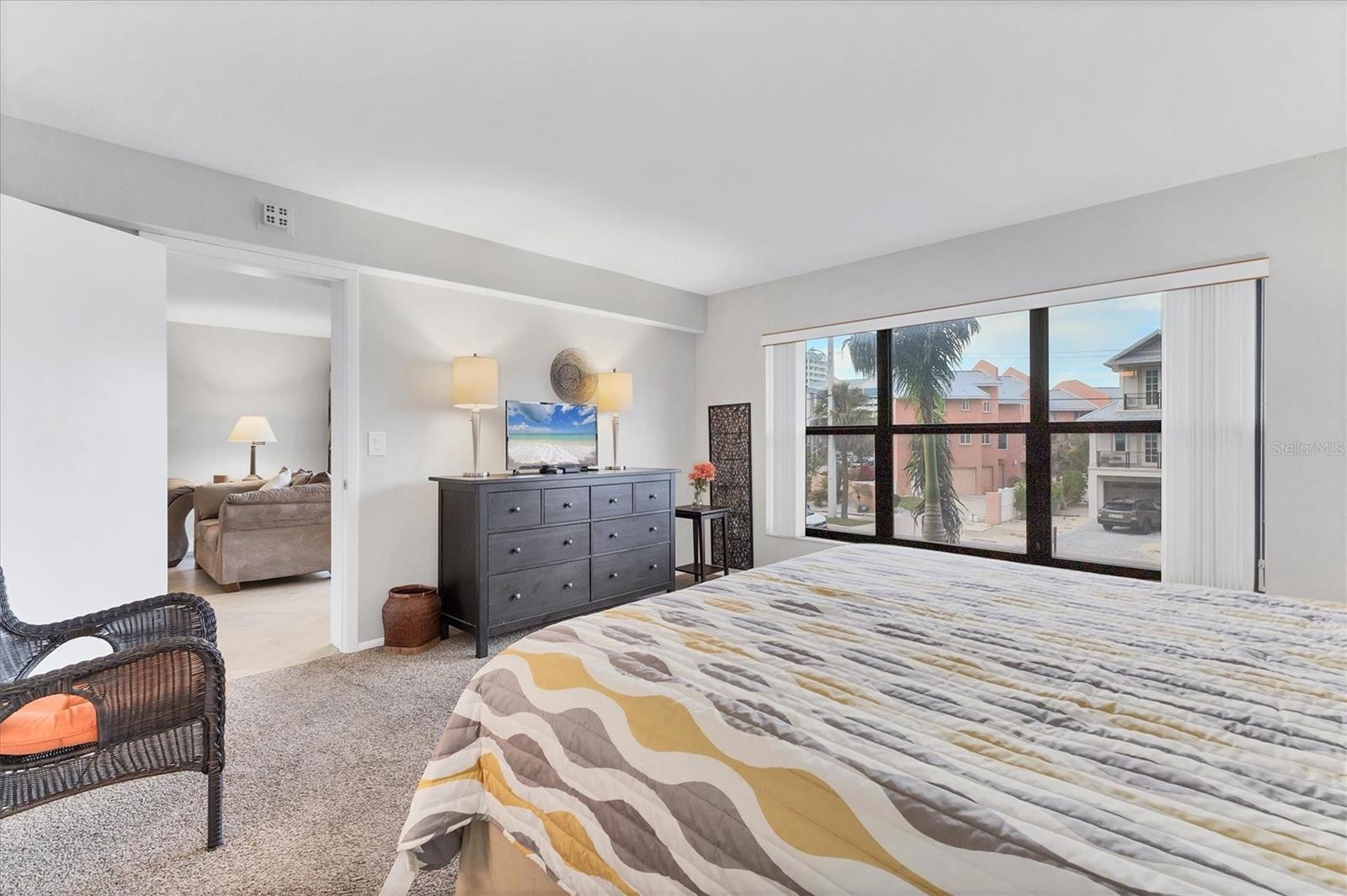 Image 17 of 64 For 1001 Benjamin Franklin Drive 201