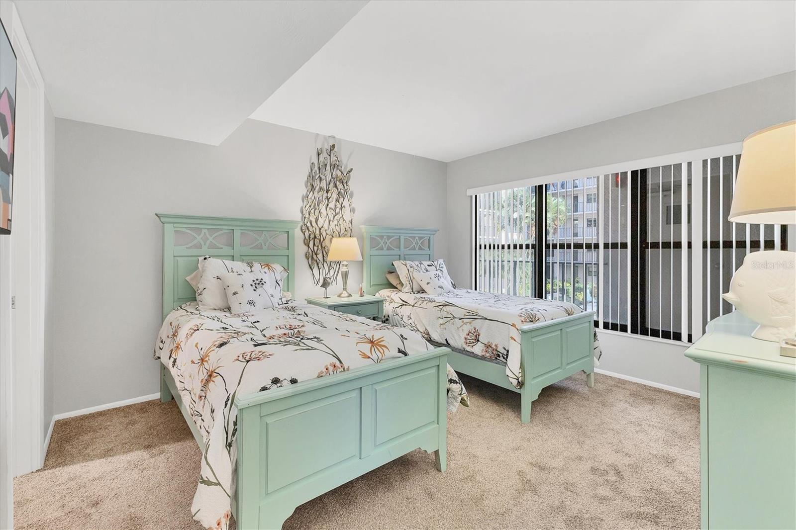 Image 21 of 64 For 1001 Benjamin Franklin Drive 201