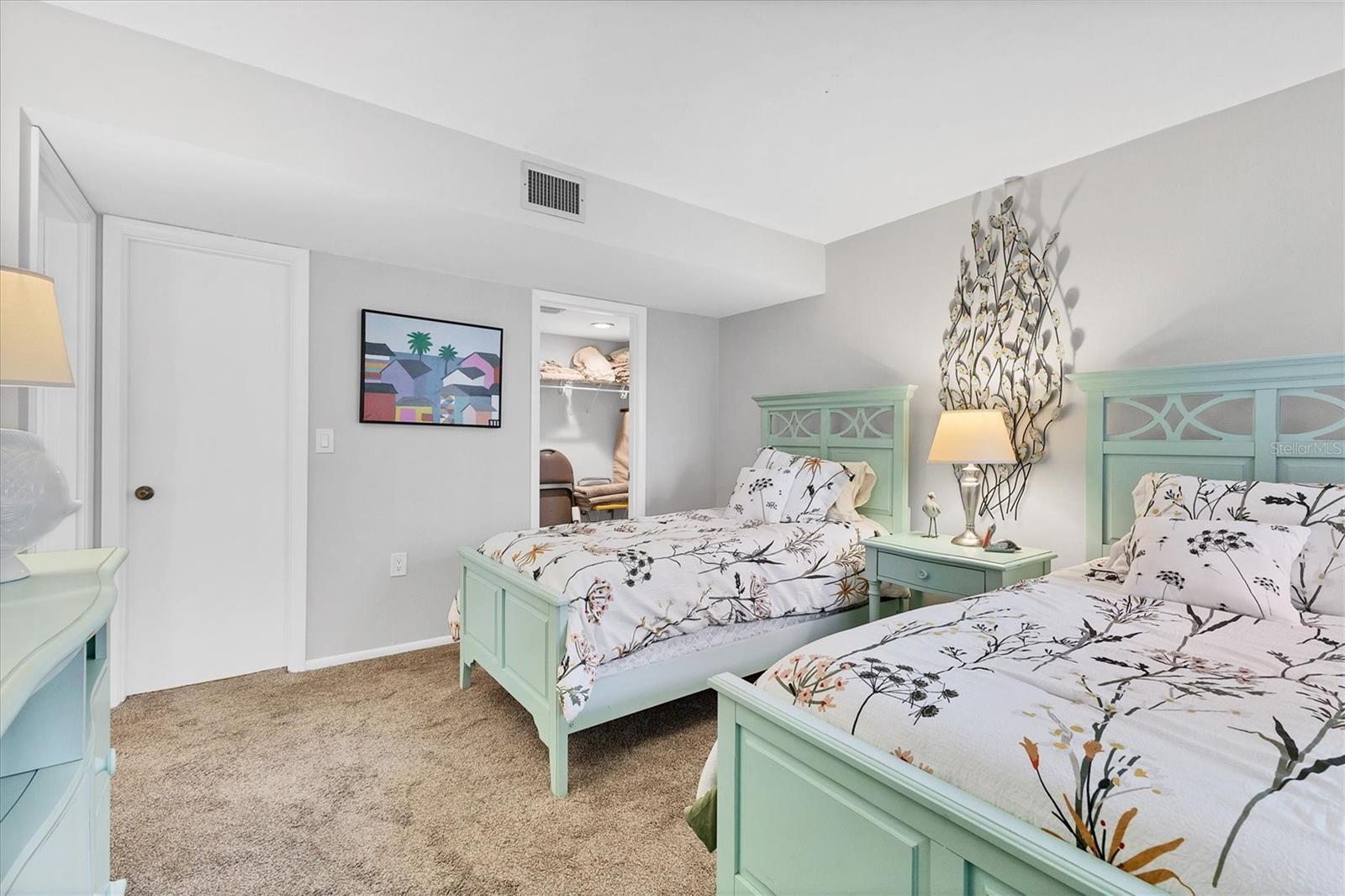 Image 22 of 64 For 1001 Benjamin Franklin Drive 201