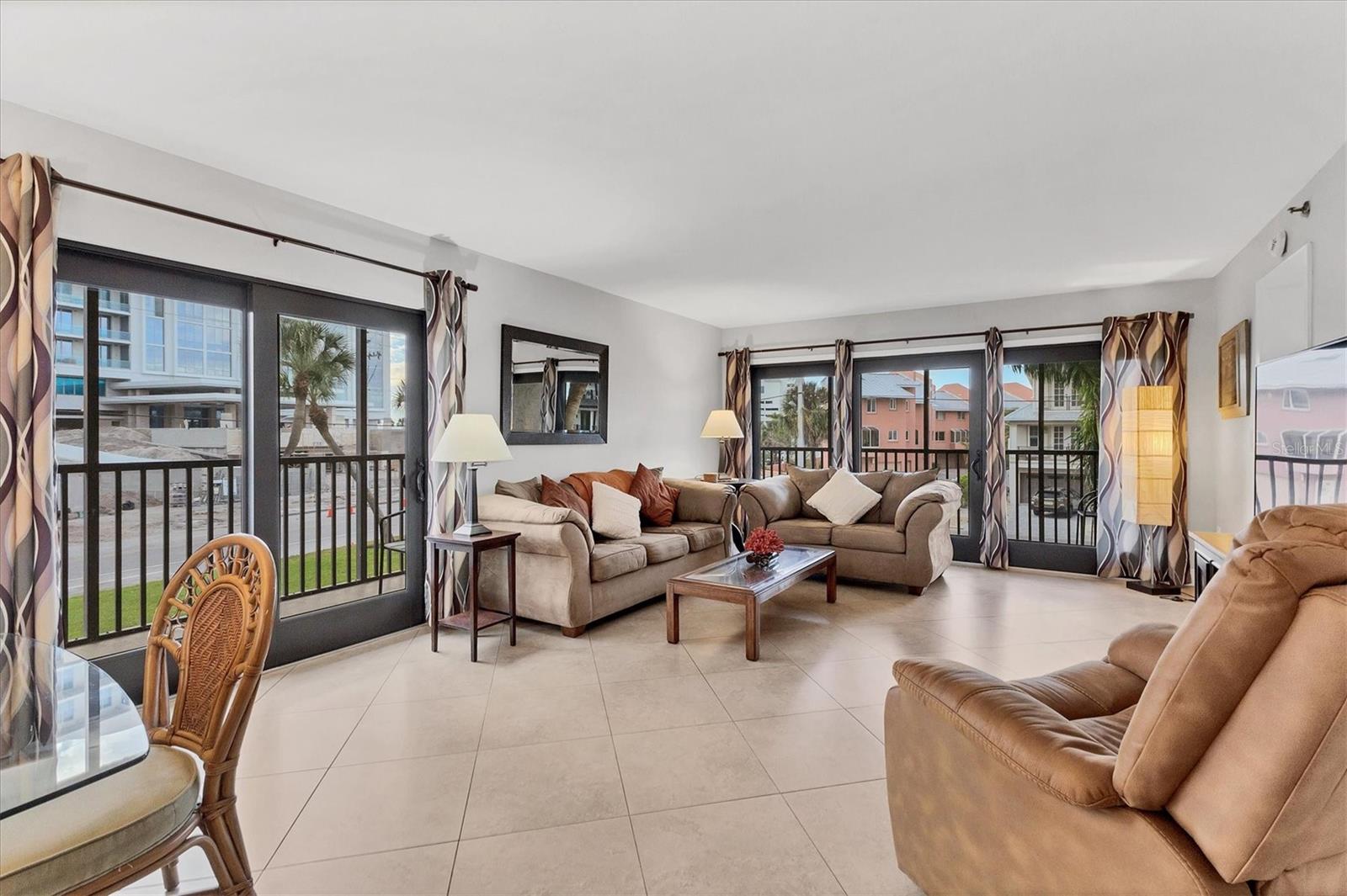 Image 4 of 64 For 1001 Benjamin Franklin Drive 201