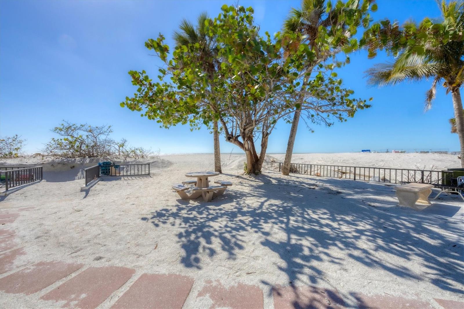 Image 40 of 64 For 1001 Benjamin Franklin Drive 201