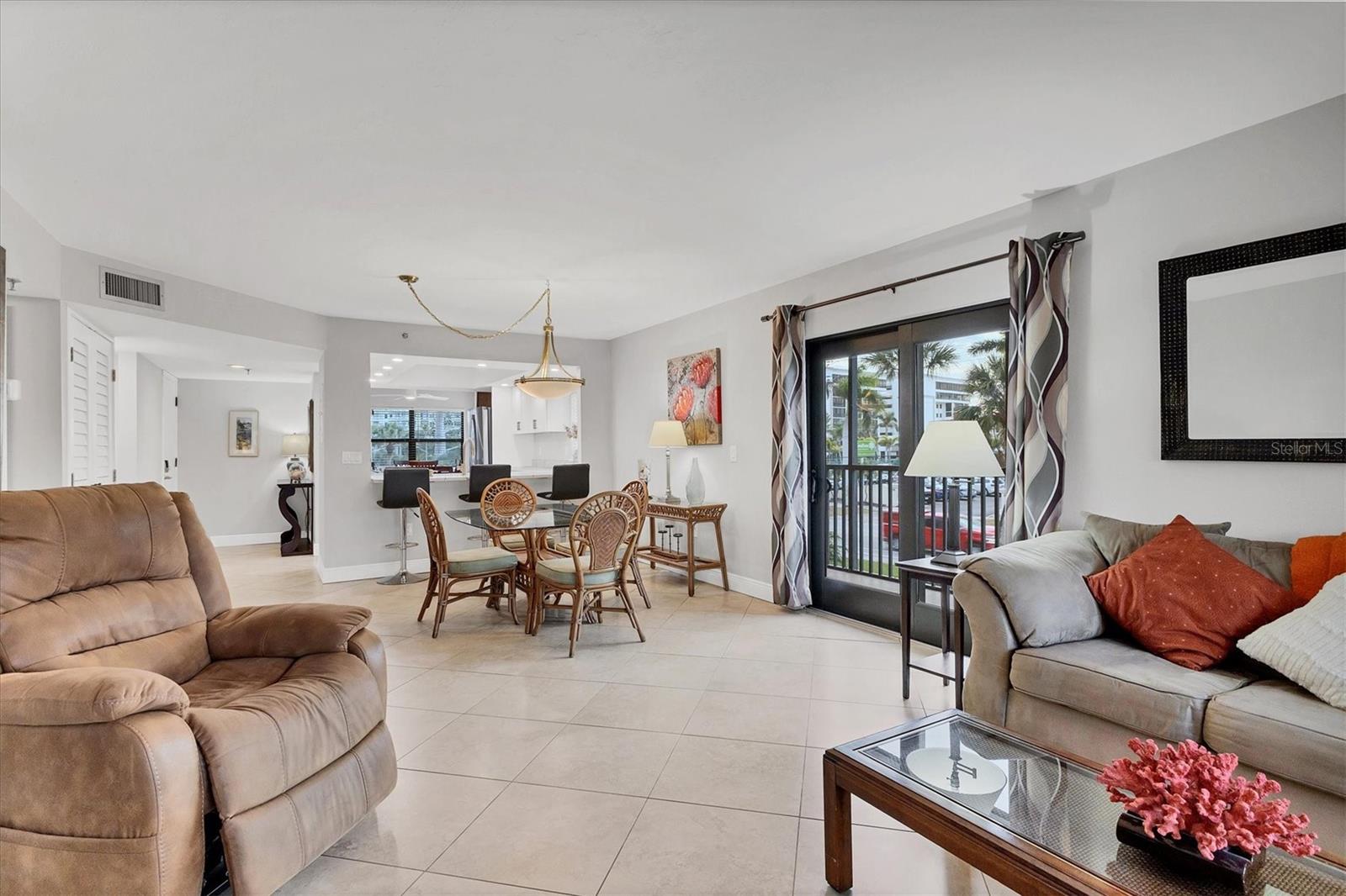 Image 7 of 64 For 1001 Benjamin Franklin Drive 201