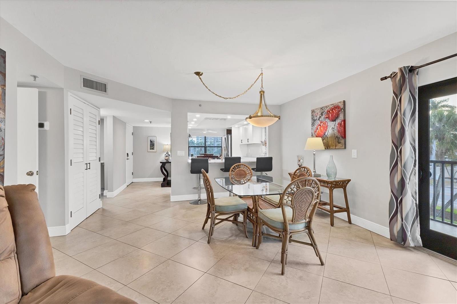 Image 8 of 64 For 1001 Benjamin Franklin Drive 201