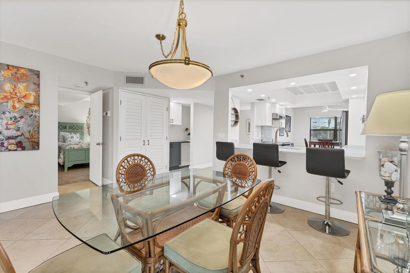 Image 9 of 64 For 1001 Benjamin Franklin Drive 201