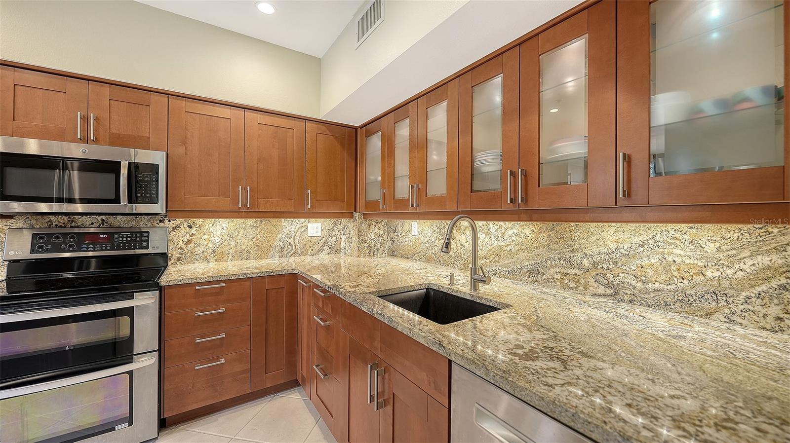 Image 12 of 52 For 1916 Harbourside Drive 803