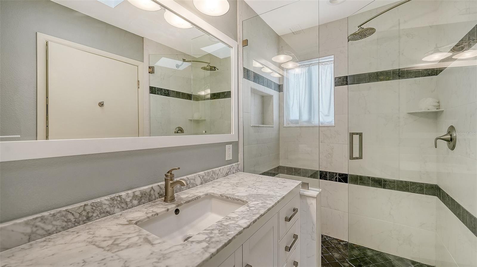 Image 19 of 52 For 1916 Harbourside Drive 803