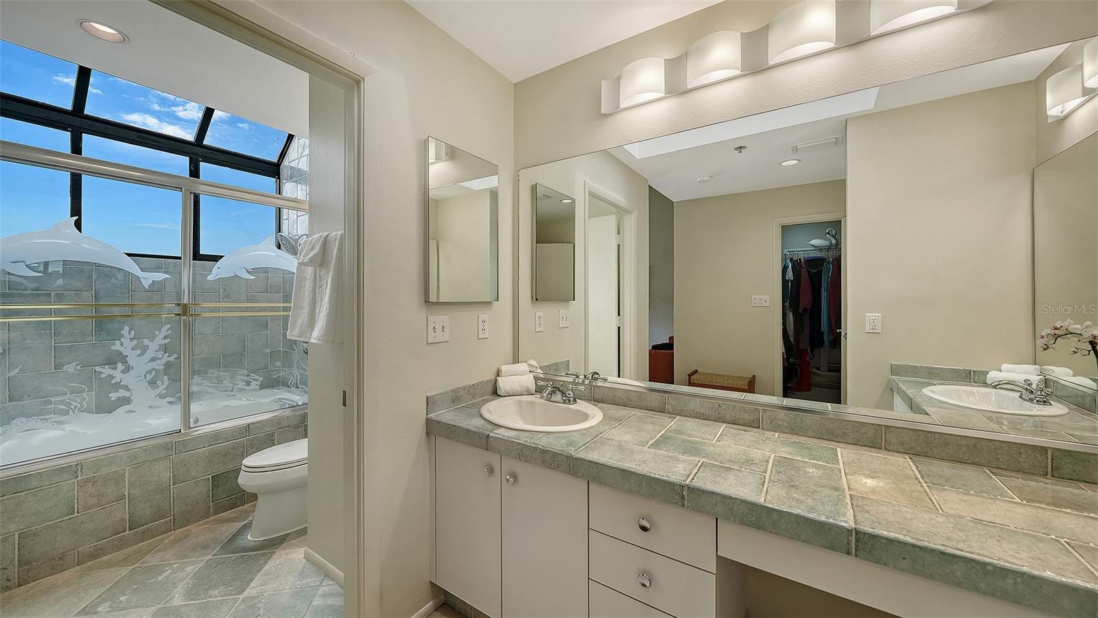 Image 23 of 52 For 1916 Harbourside Drive 803