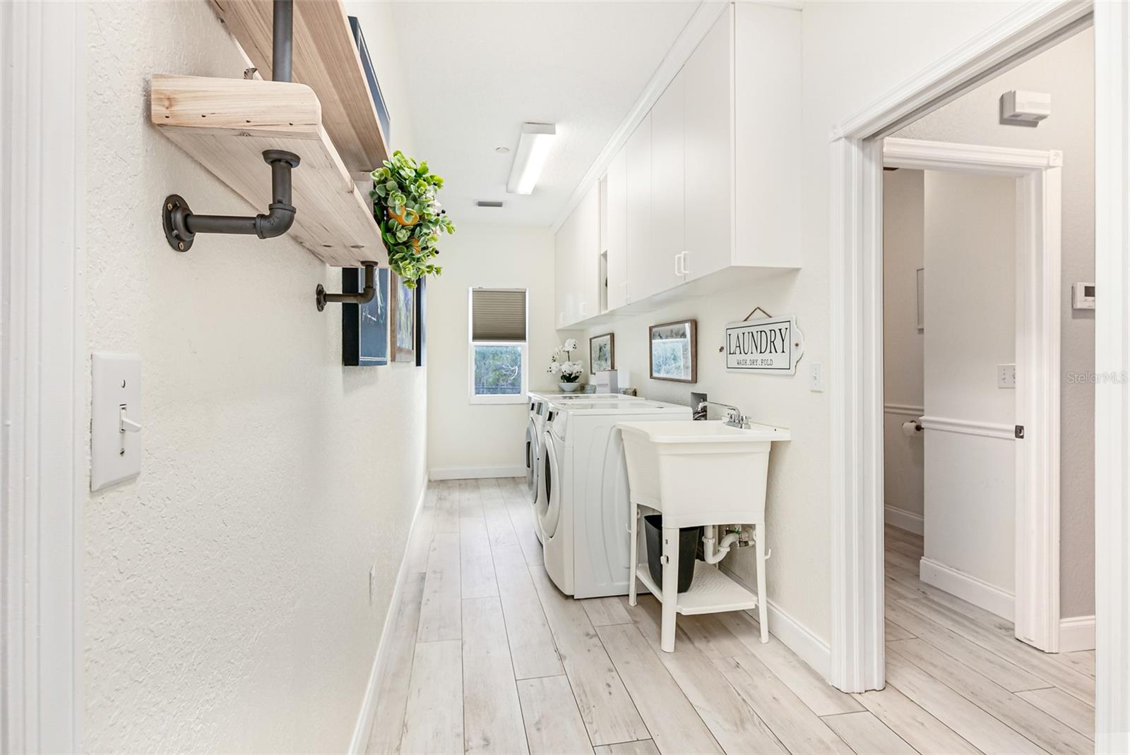 Image 50 of 81 For 12201 Shoreview Drive