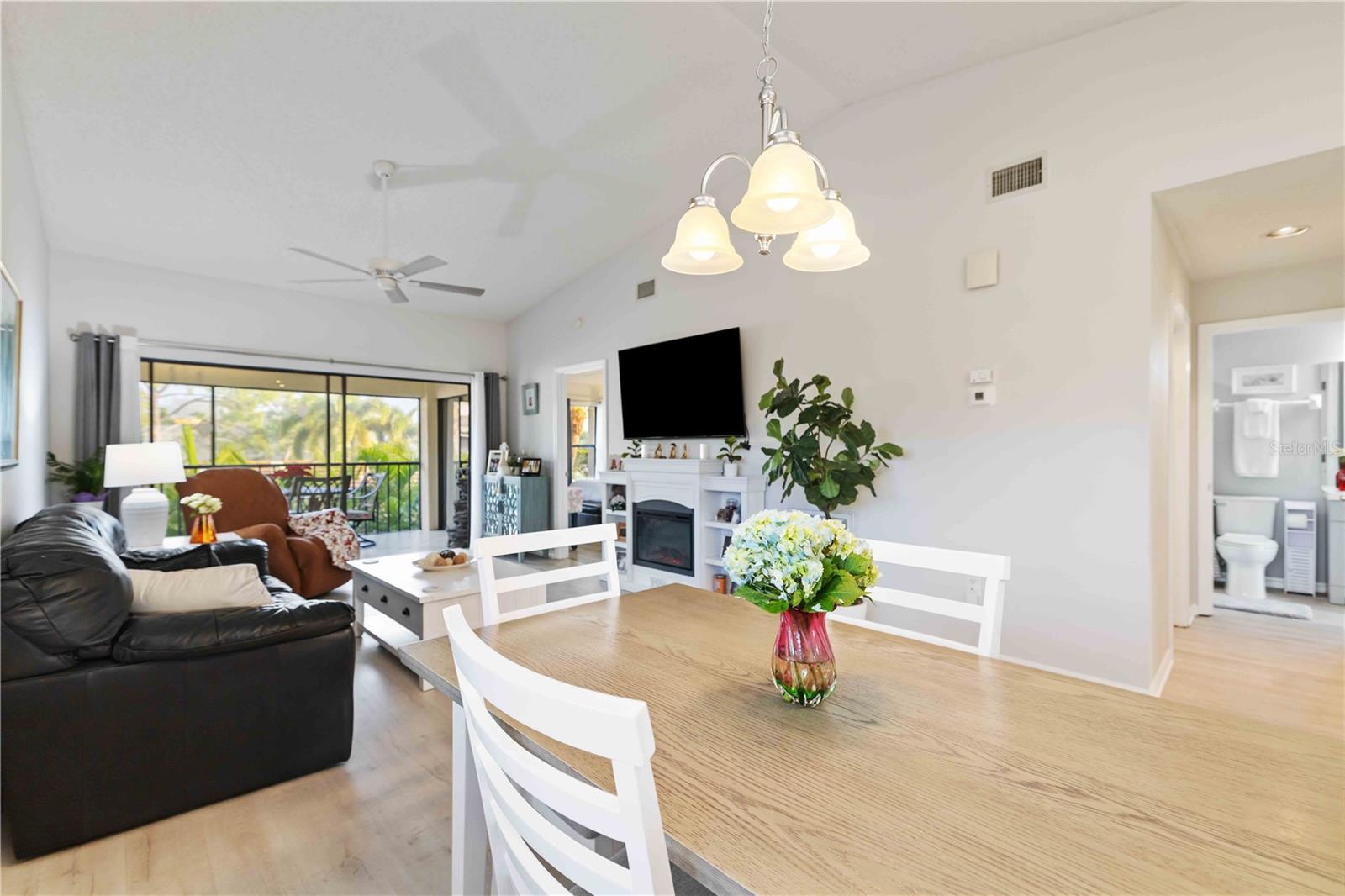 Image 12 of 30 For 4482 Weybridge  62