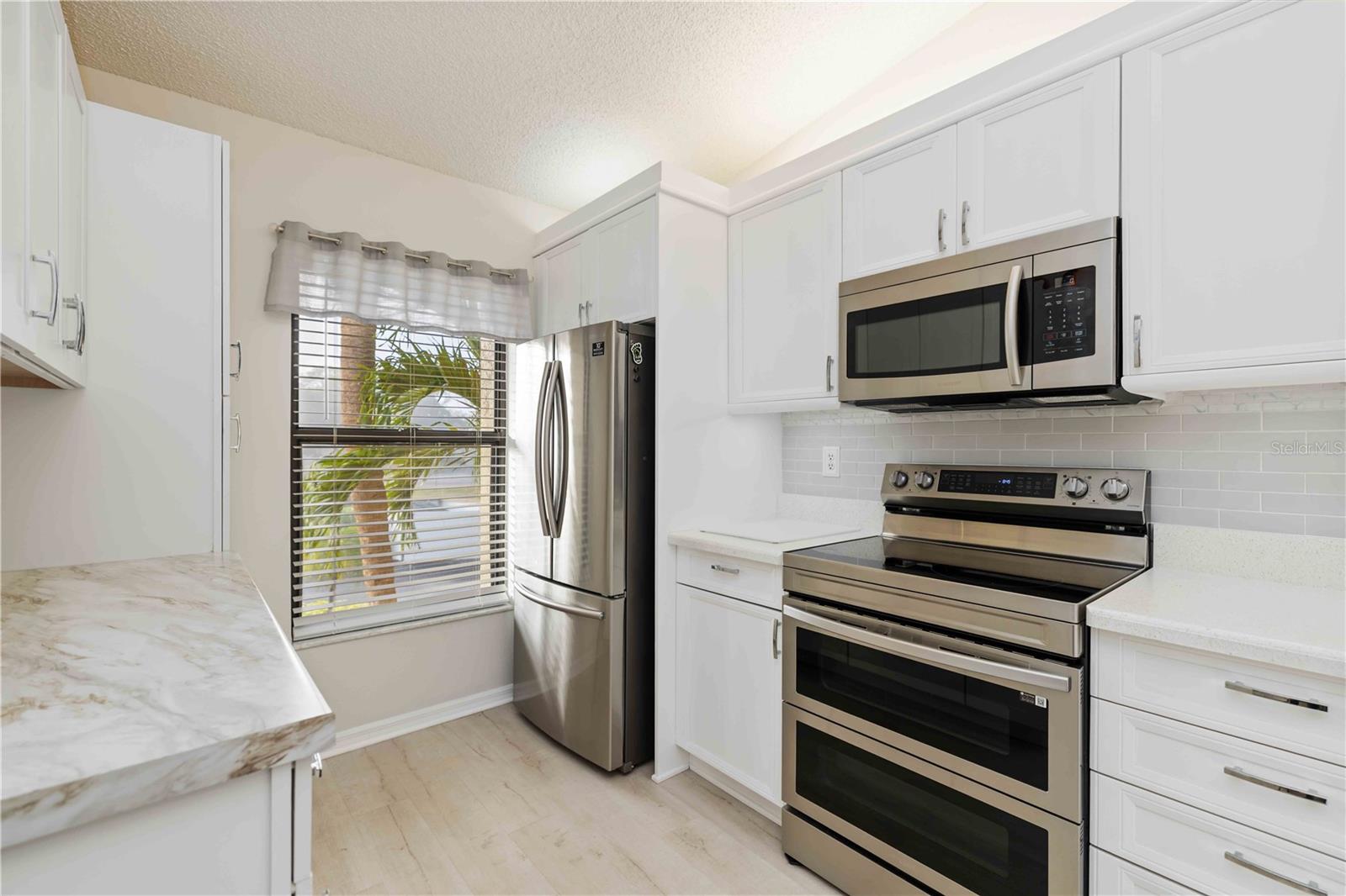 Image 14 of 30 For 4482 Weybridge  62