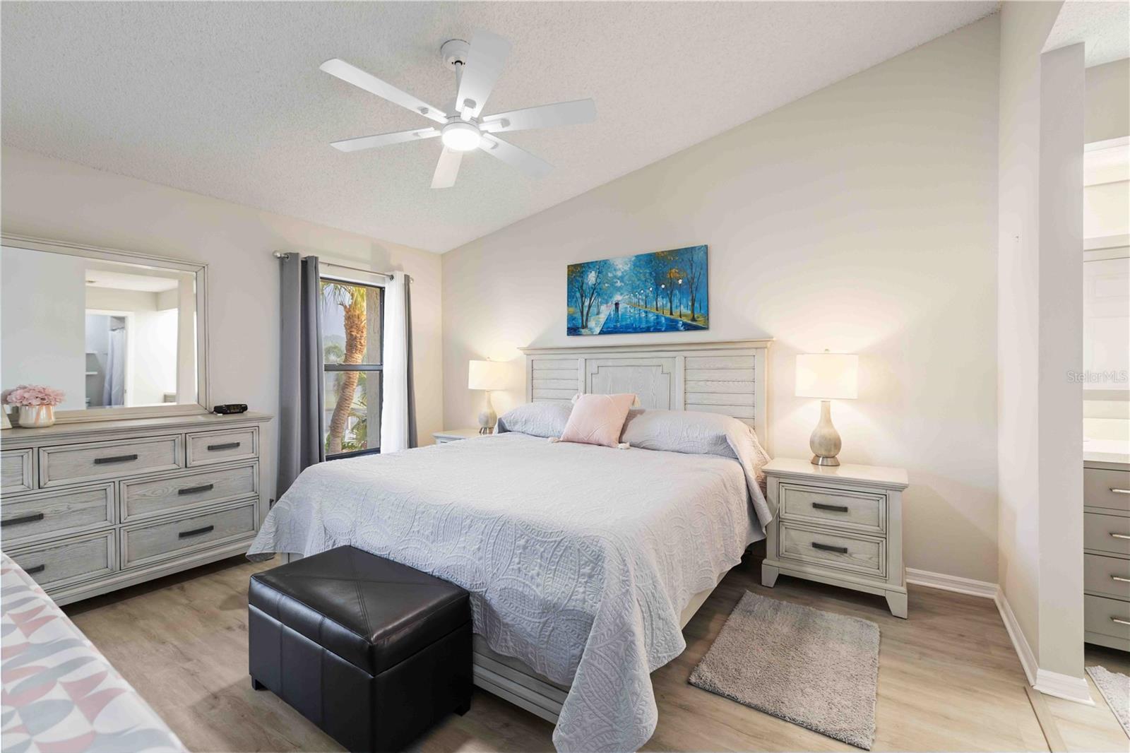 Image 18 of 30 For 4482 Weybridge  62