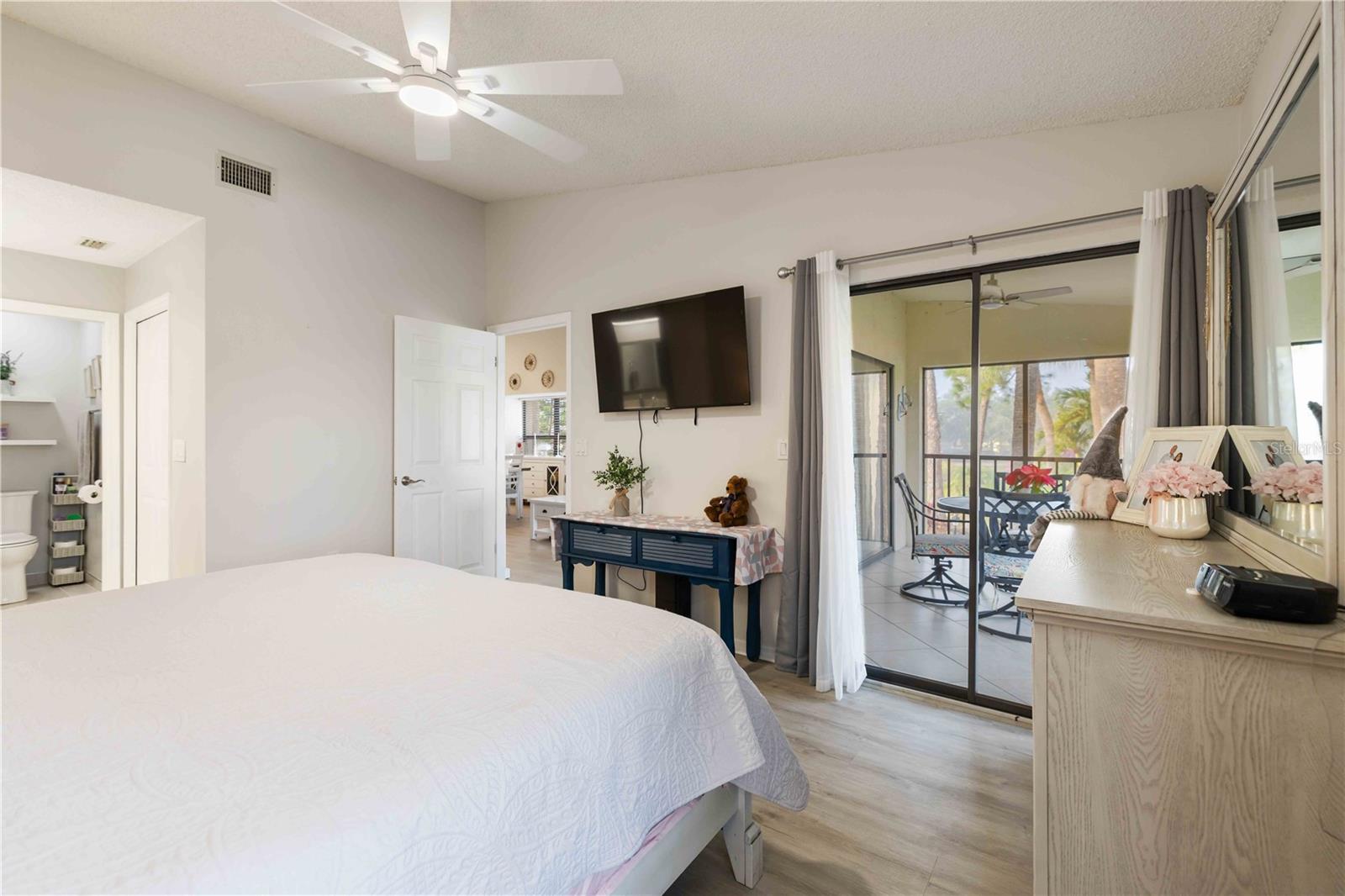 Image 20 of 30 For 4482 Weybridge  62