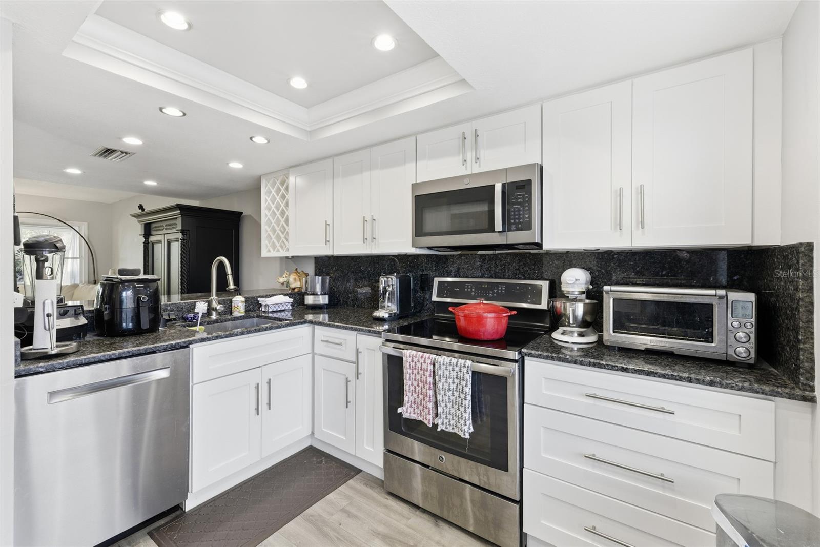 Image 12 of 37 For 475 Woods Landing Trail