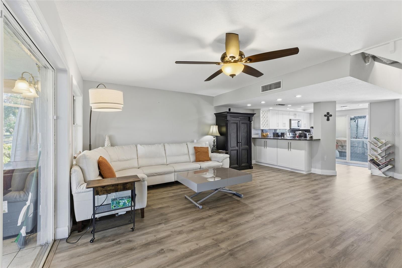 Image 7 of 37 For 475 Woods Landing Trail