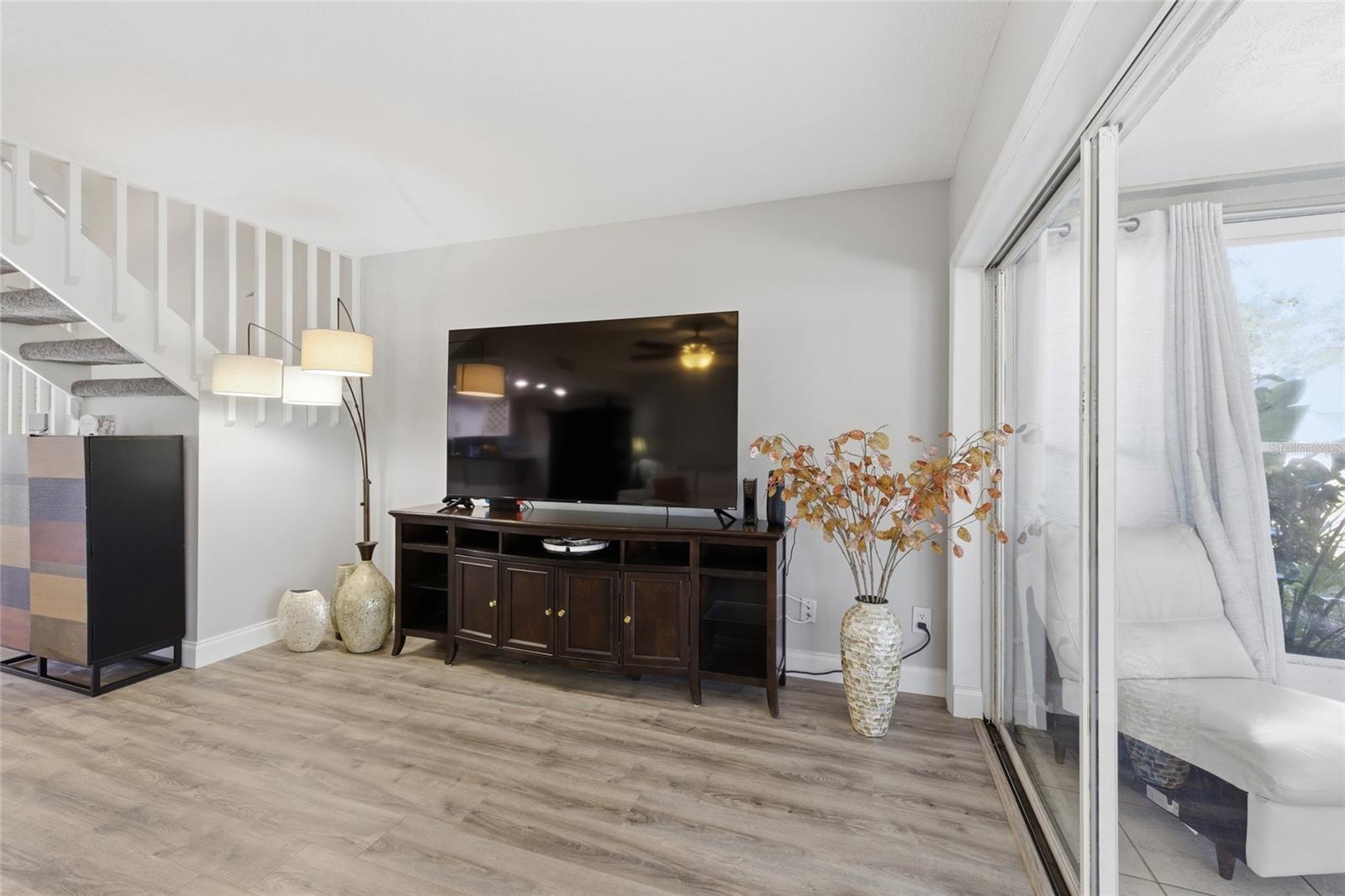 Image 8 of 37 For 475 Woods Landing Trail