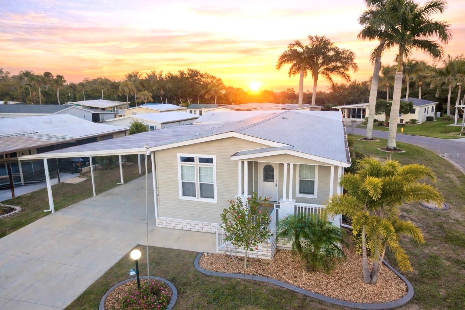 Image 4 of 30 For 8442 Castle Garden Road