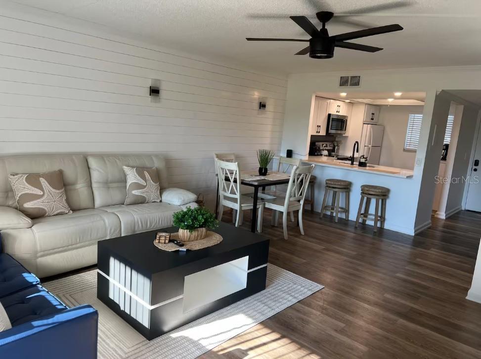 Image 2 of 10 For 3700 Beneva Road 604