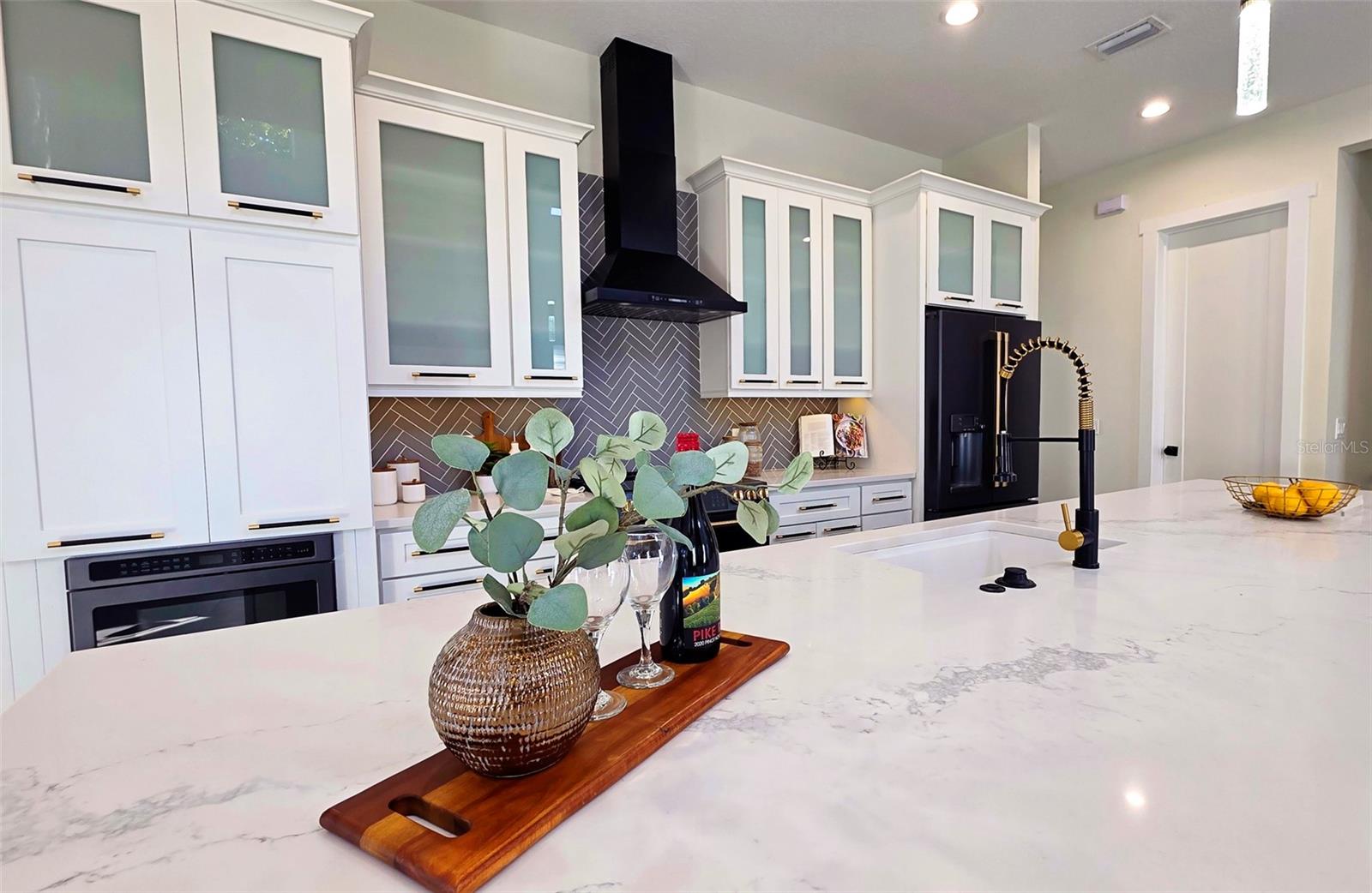 Image 14 of 95 For 2475 Bay Street