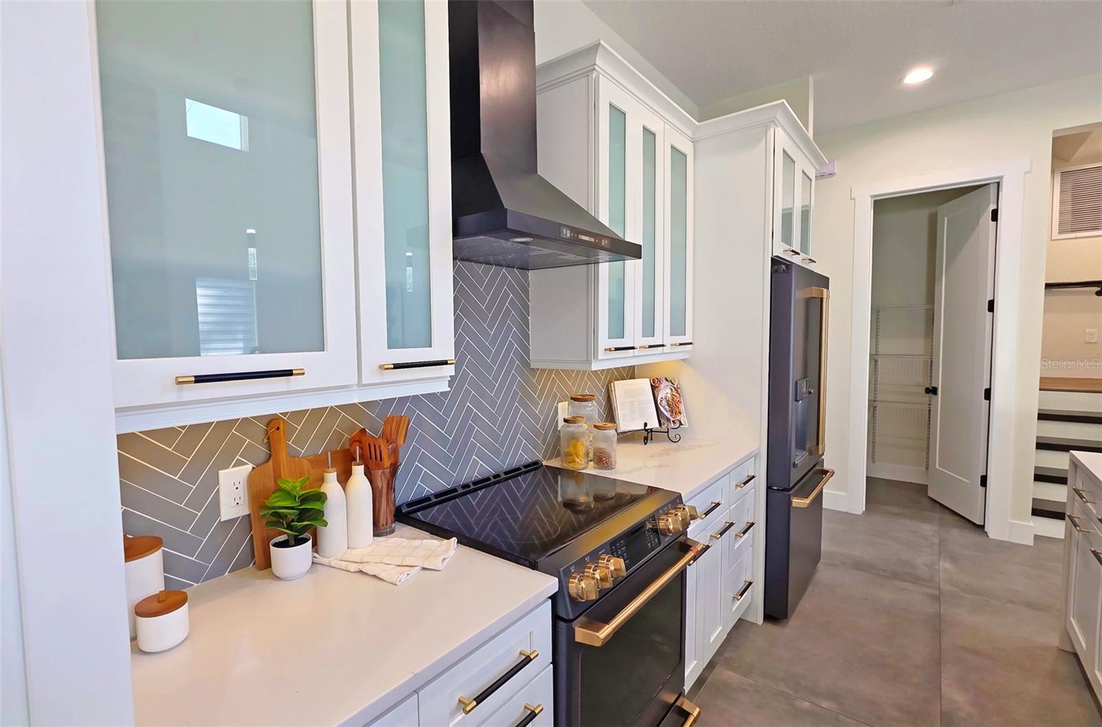 Image 15 of 95 For 2475 Bay Street