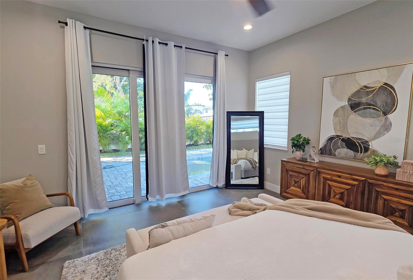 Image 23 of 95 For 2475 Bay Street