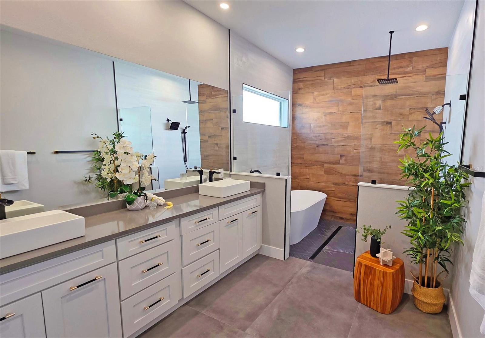 Image 24 of 95 For 2475 Bay Street