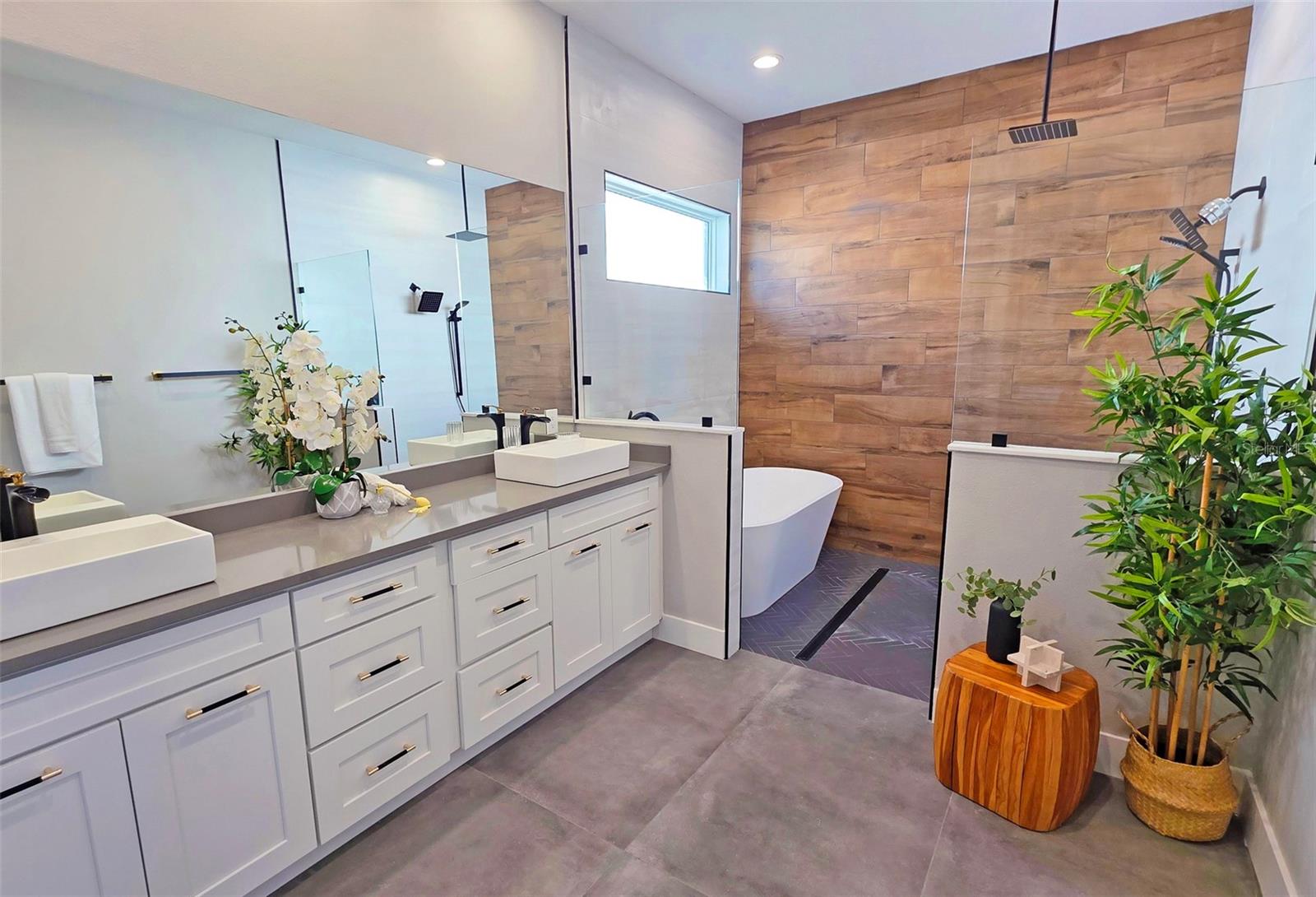 Image 25 of 95 For 2475 Bay Street