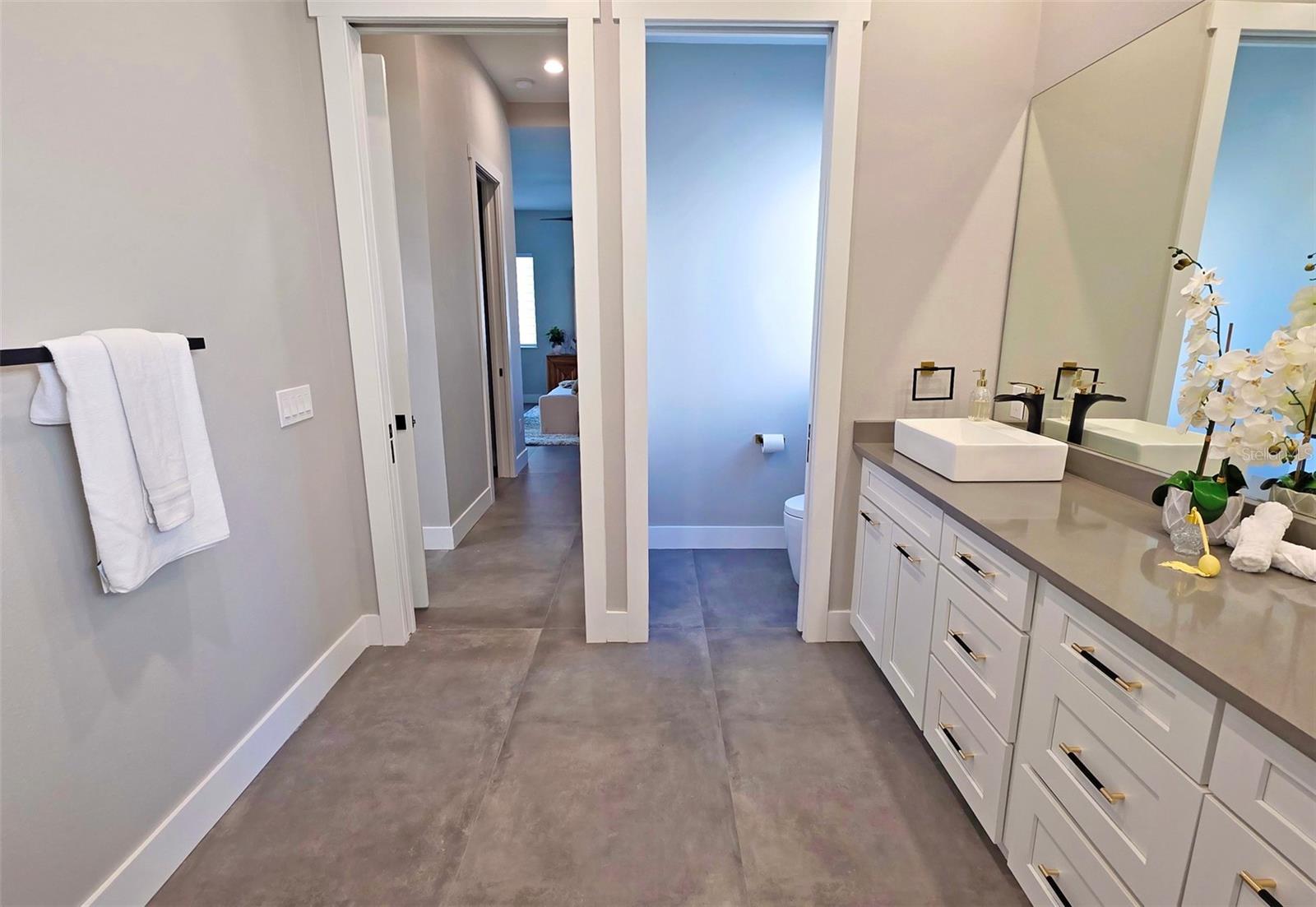 Image 27 of 95 For 2475 Bay Street