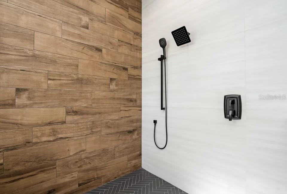 Image 29 of 95 For 2475 Bay Street