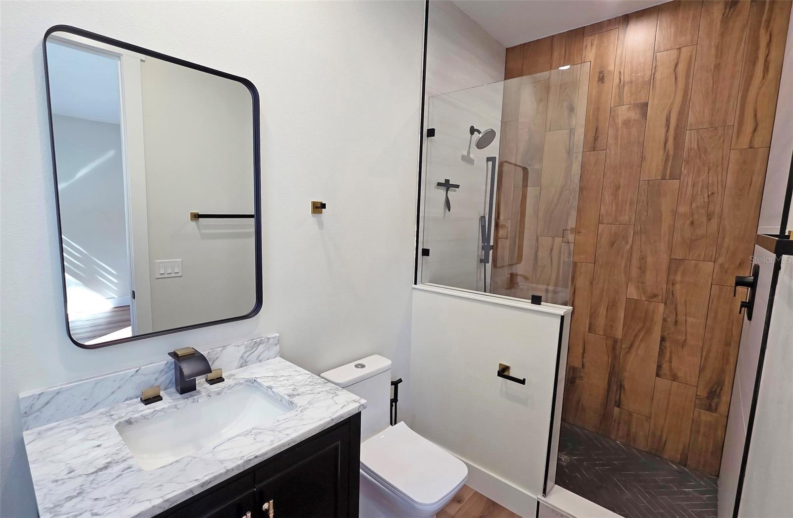 Image 42 of 95 For 2475 Bay Street