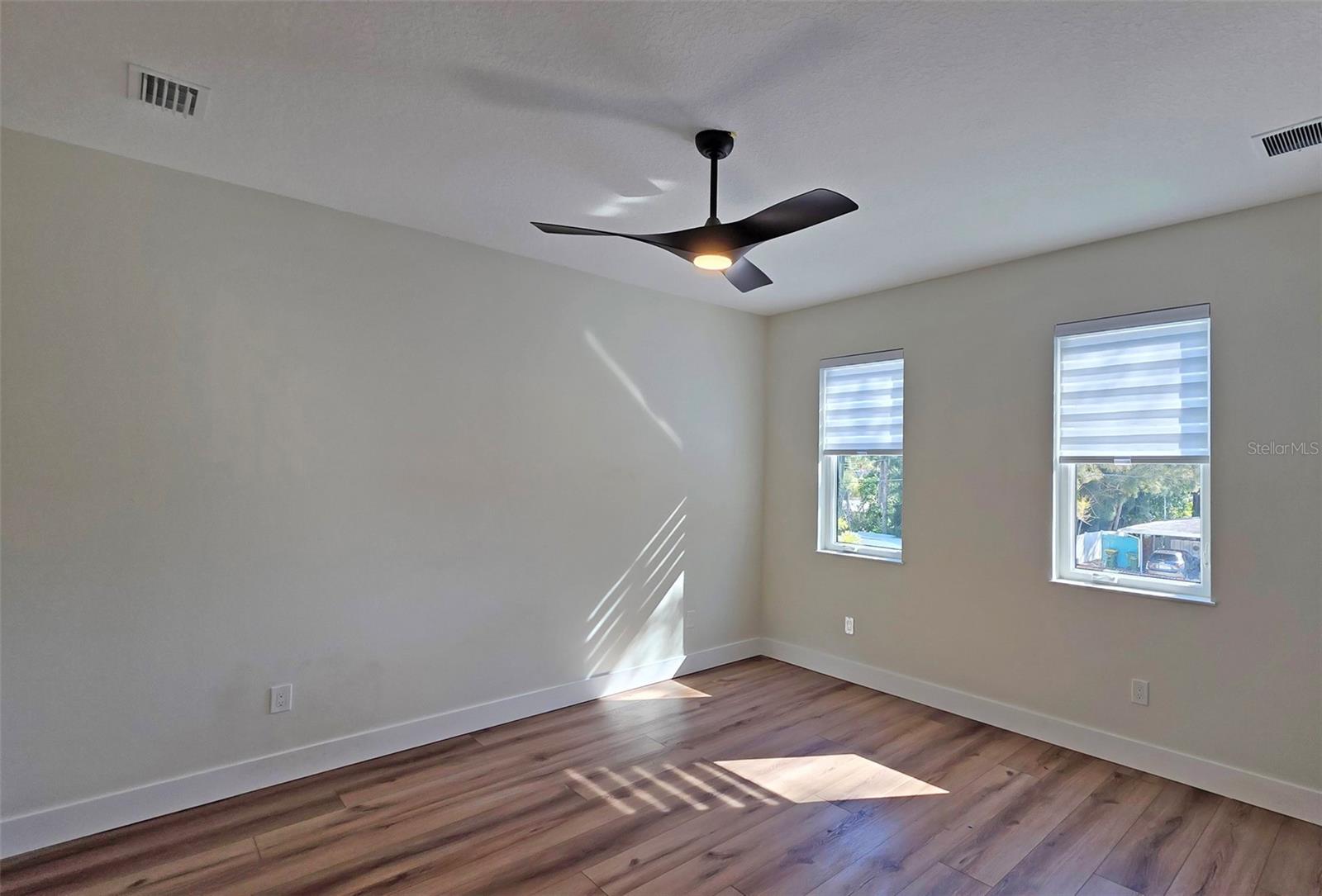 Image 44 of 95 For 2475 Bay Street