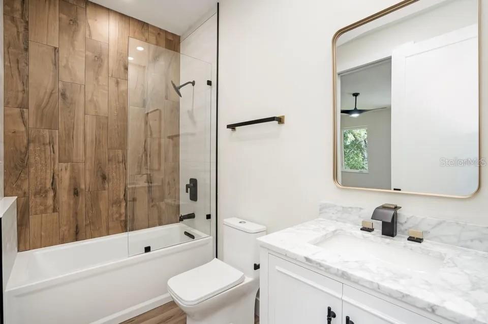 Image 48 of 95 For 2475 Bay Street