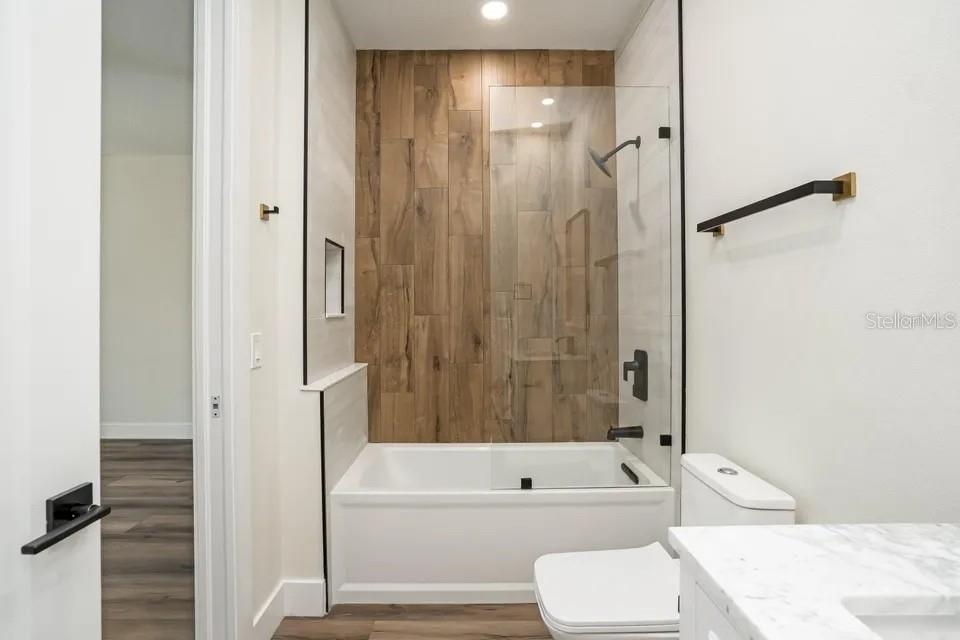 Image 49 of 95 For 2475 Bay Street