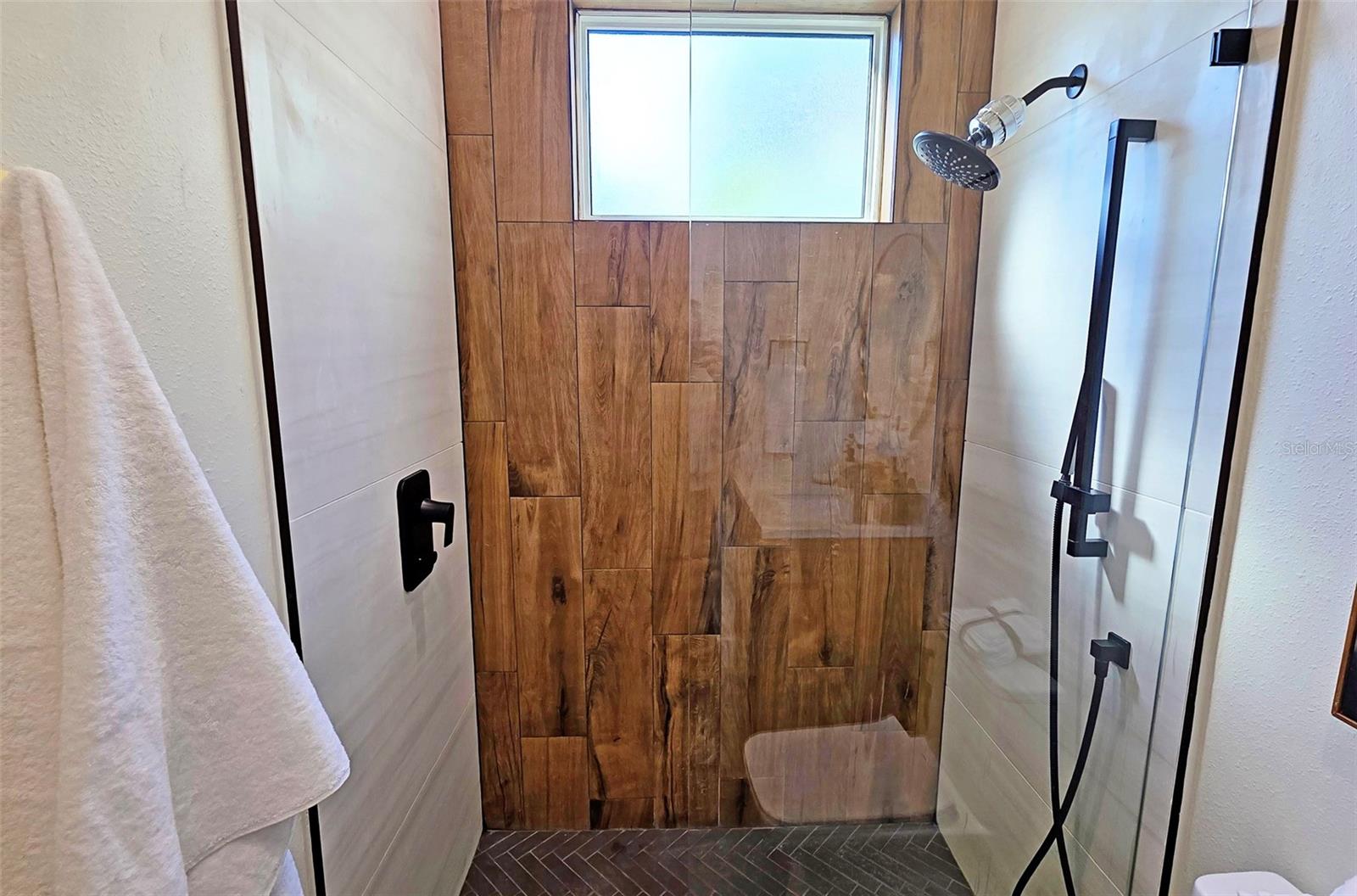 Image 52 of 95 For 2475 Bay Street