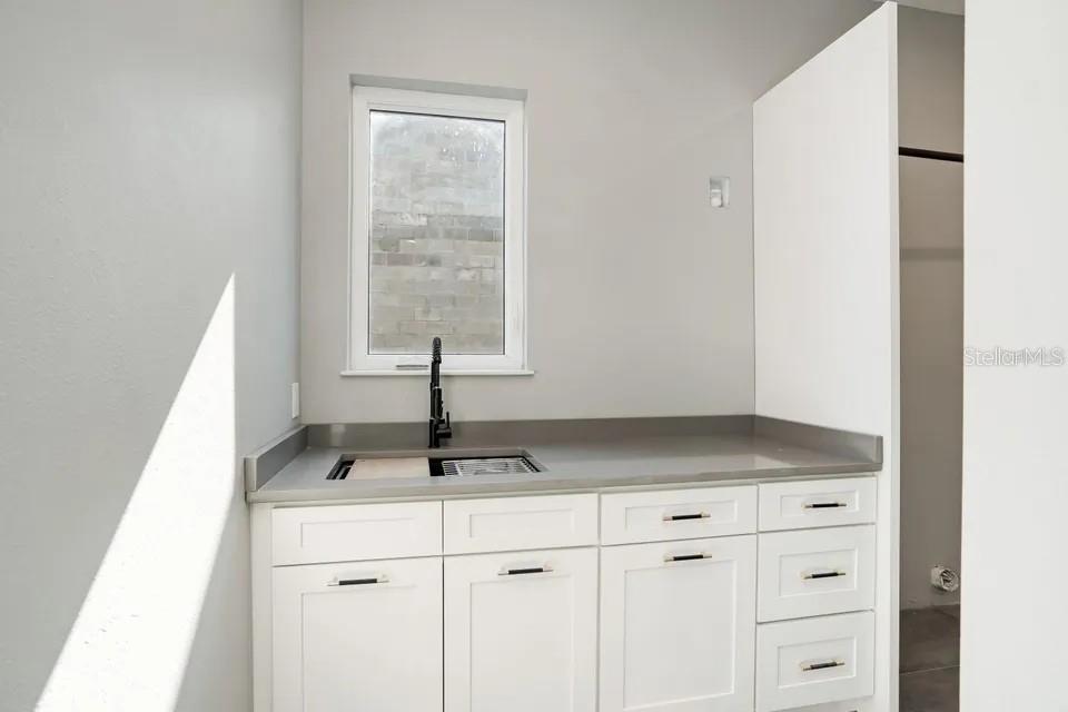 Image 55 of 95 For 2475 Bay Street