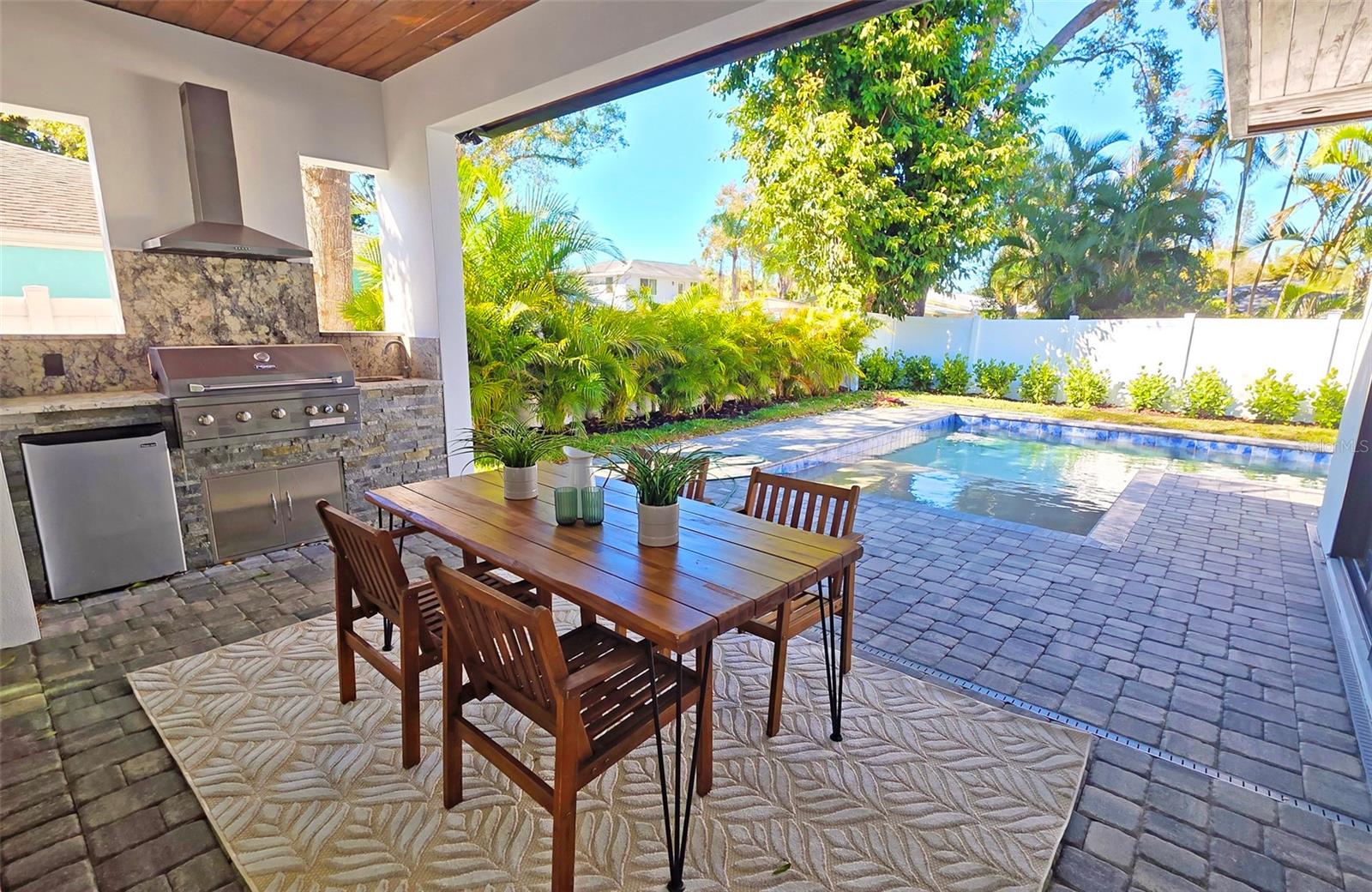 Image 57 of 95 For 2475 Bay Street