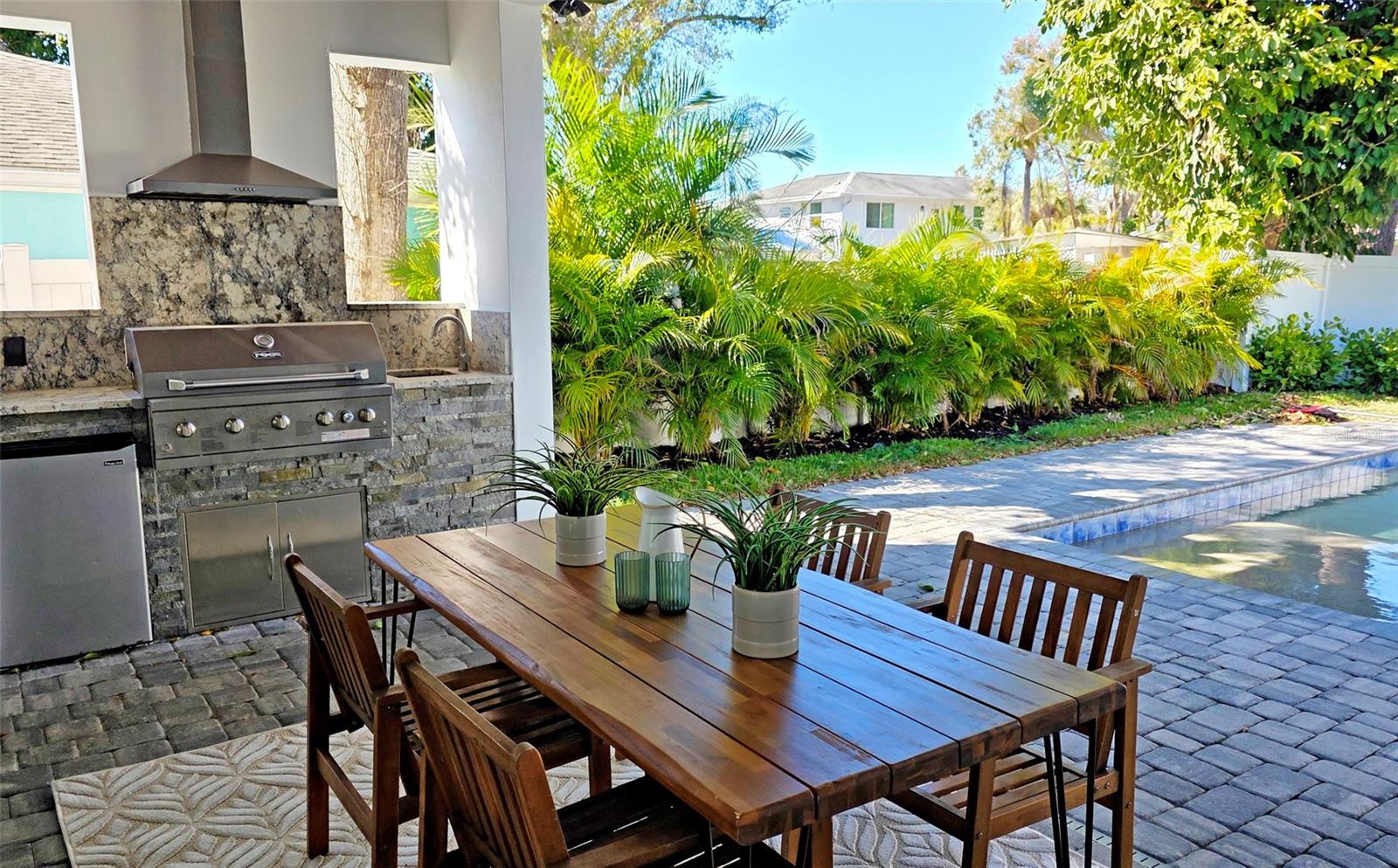 Image 58 of 95 For 2475 Bay Street